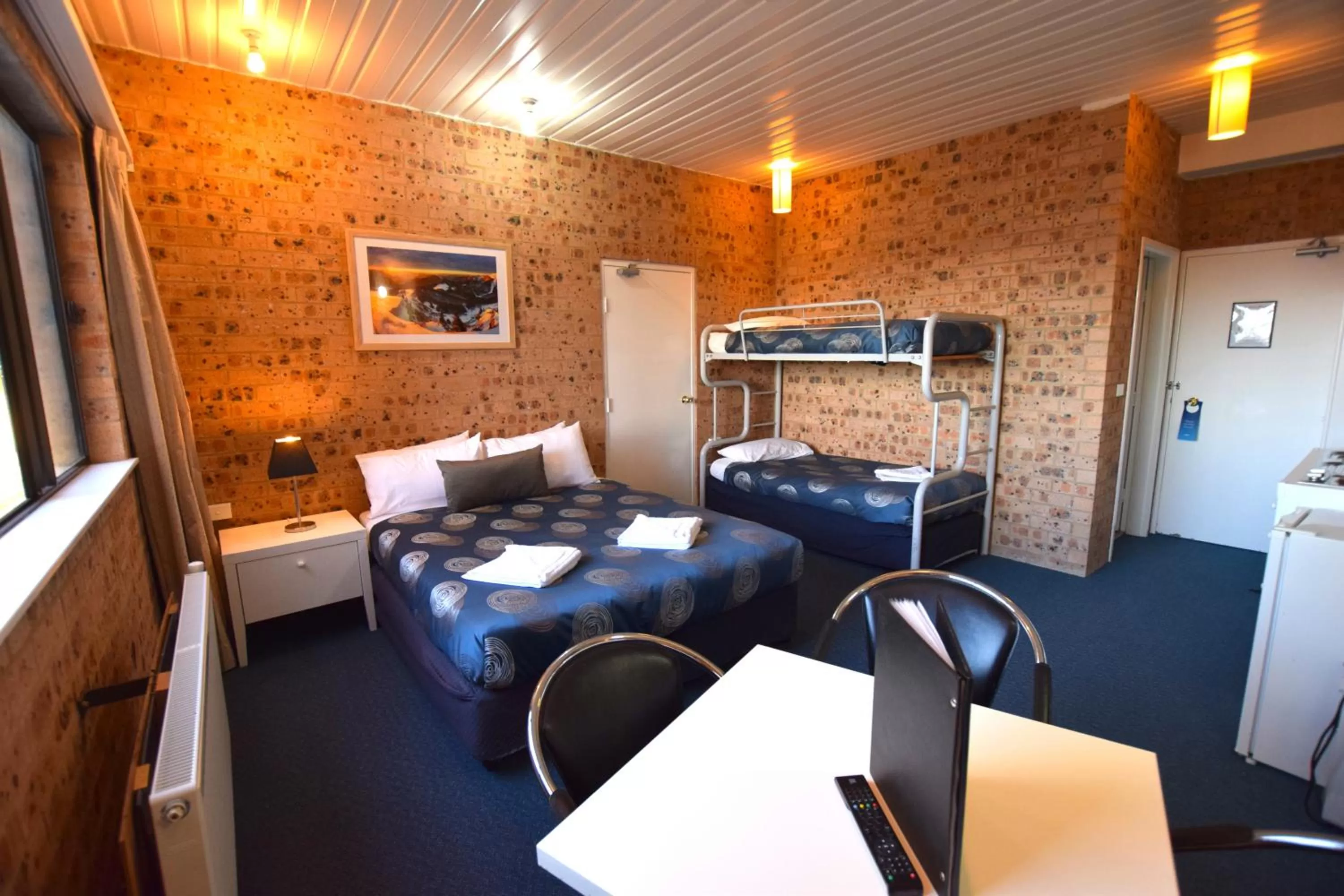 Photo of the whole room in Alpine Resort Motel