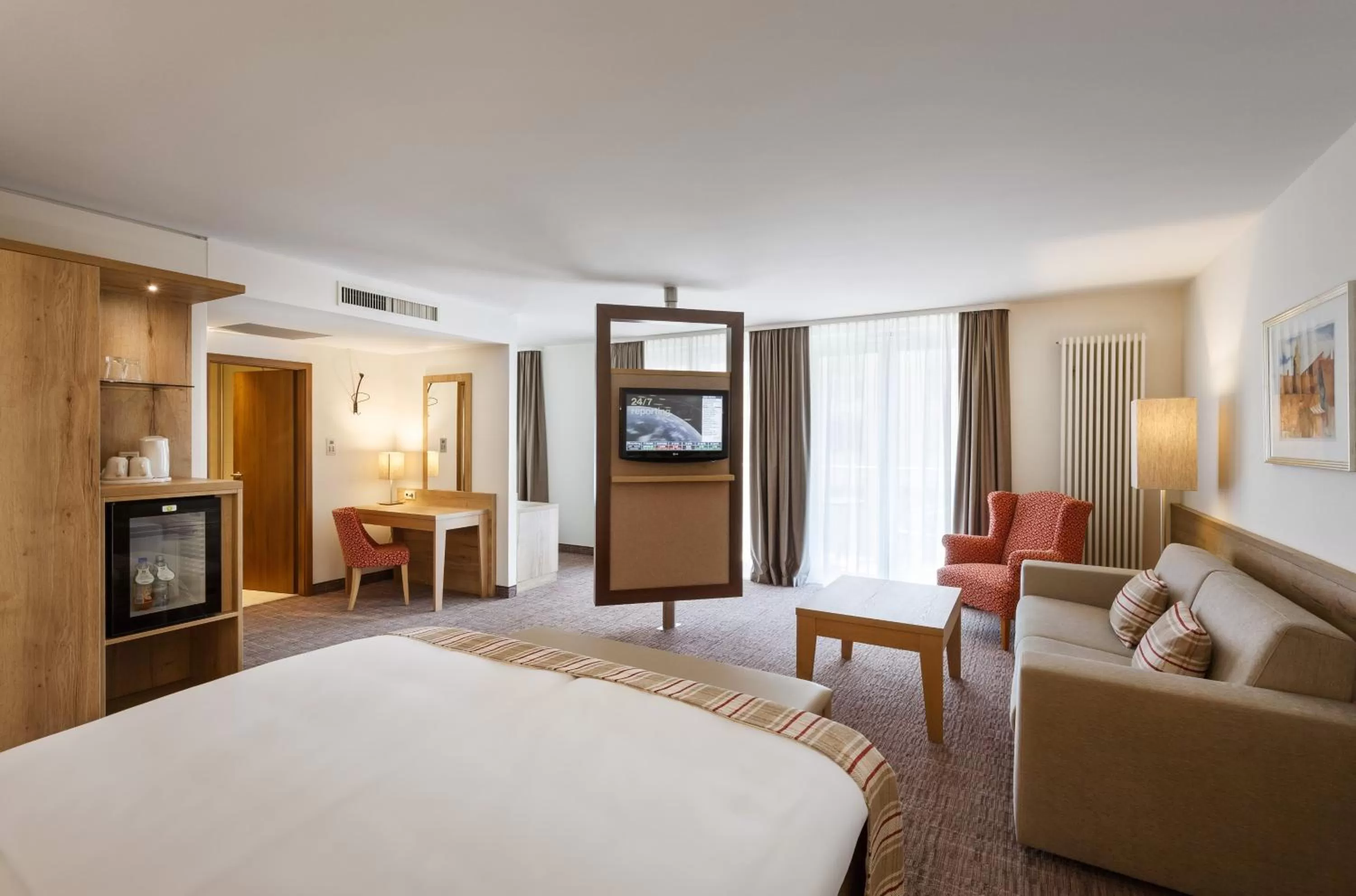 Photo of the whole room, Bed in Holiday Inn Nürnberg City Centre by IHG