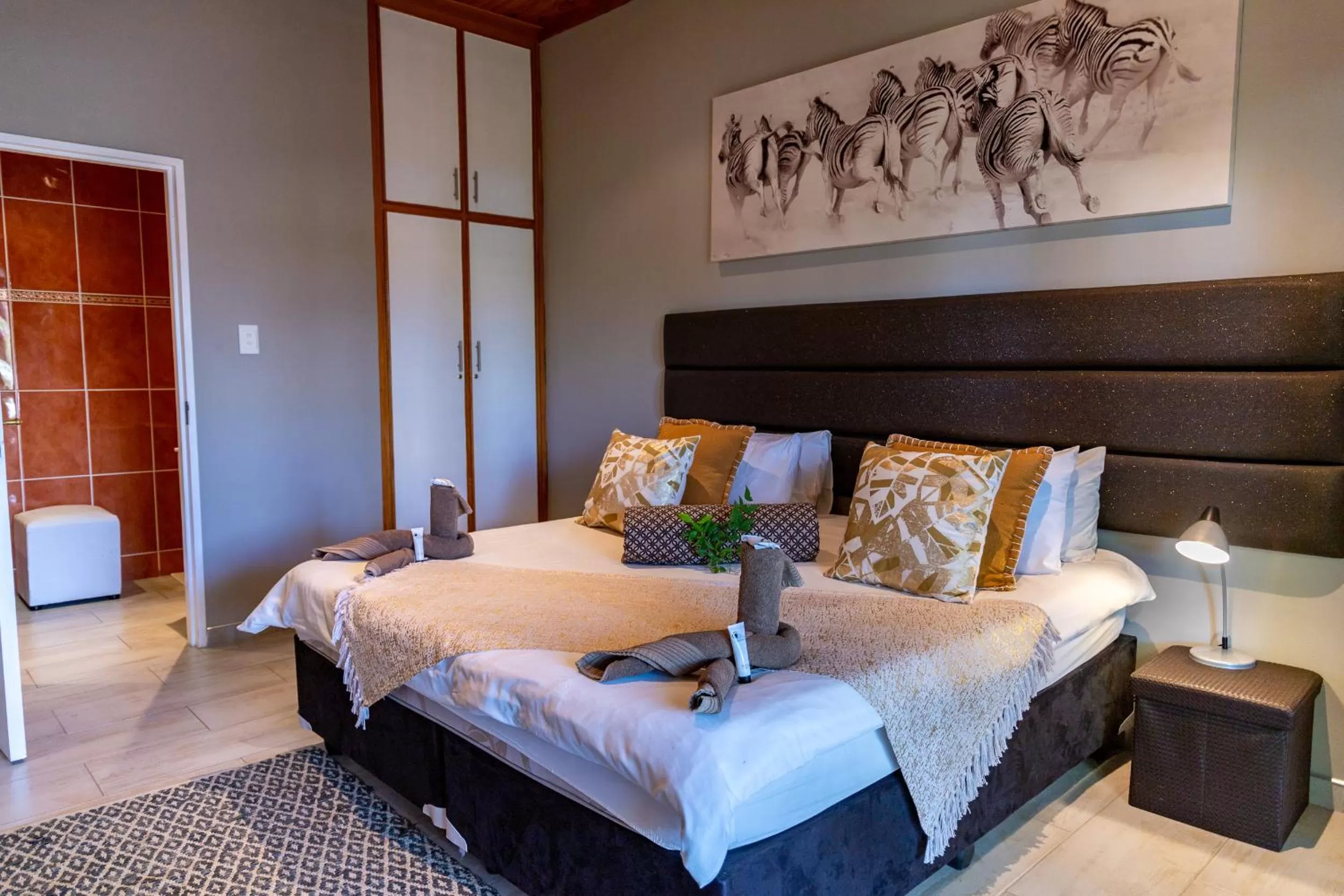 Bed in Out of Africa Town Lodge