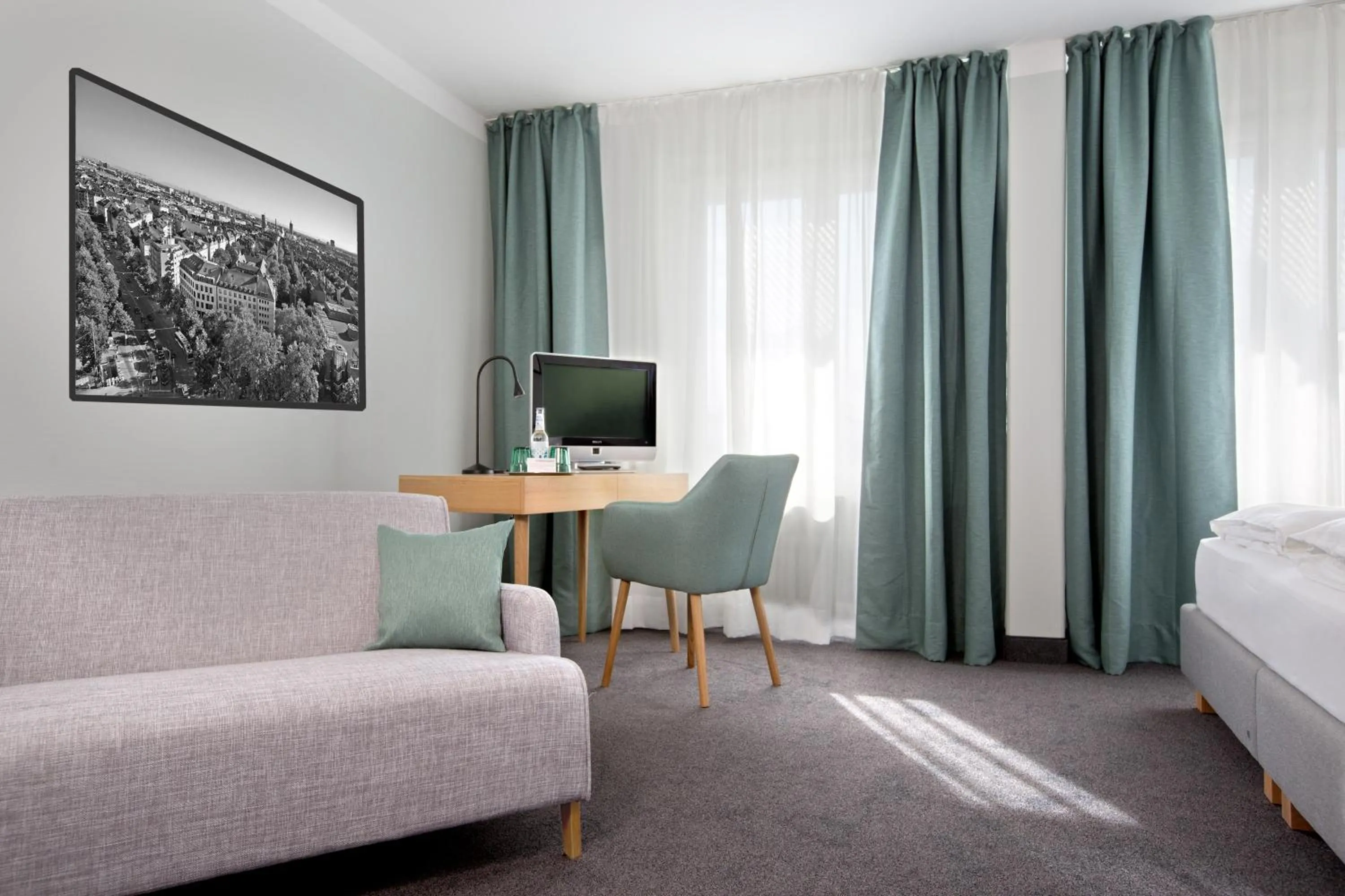 Photo of the whole room, Bed in Hotel Rotkreuzplatz