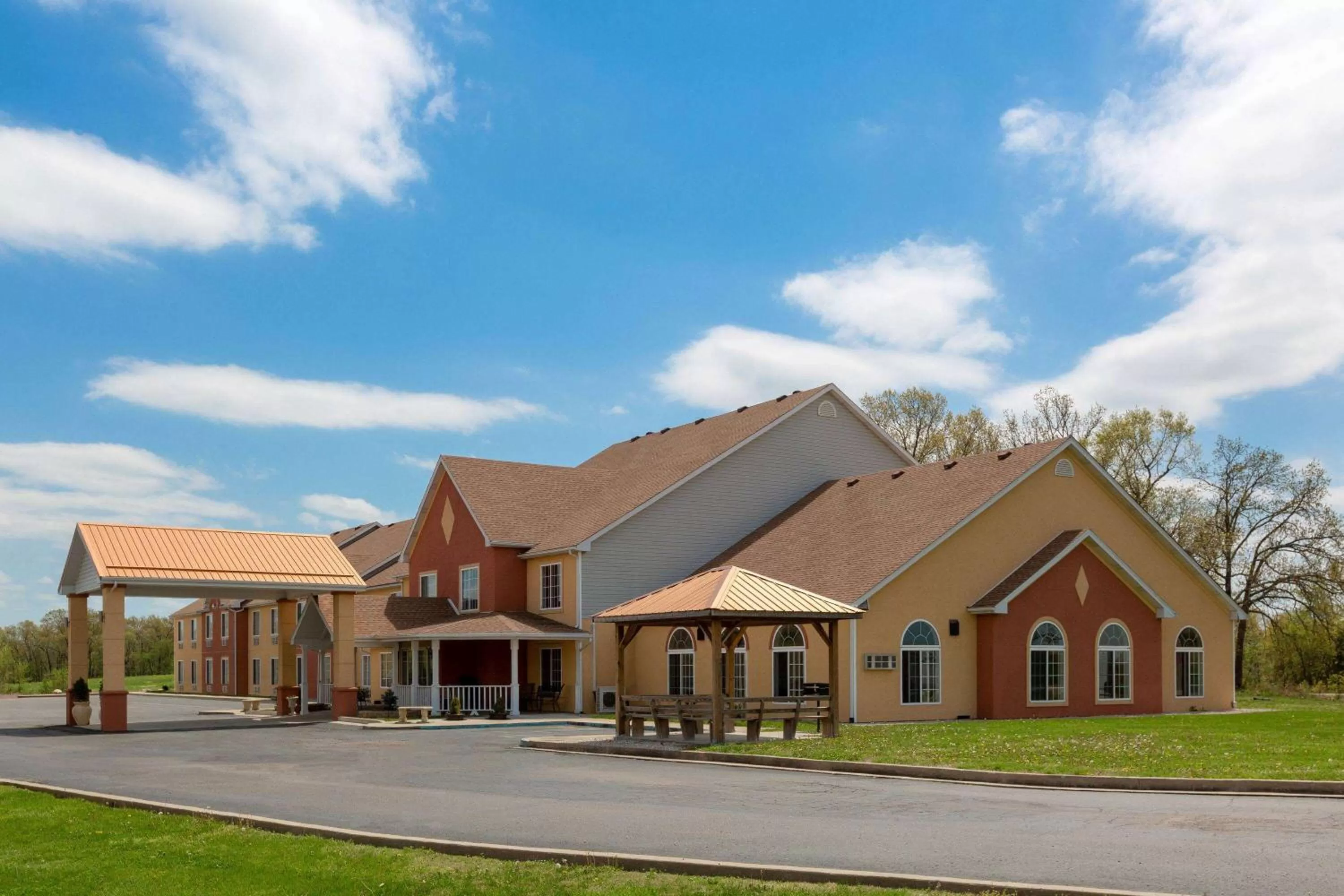 Property building in Super 8 by Wyndham Lake of the Ozarks