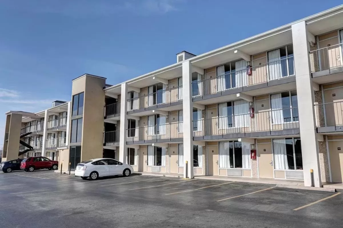 Property building in Fiddlers Inn Opryland