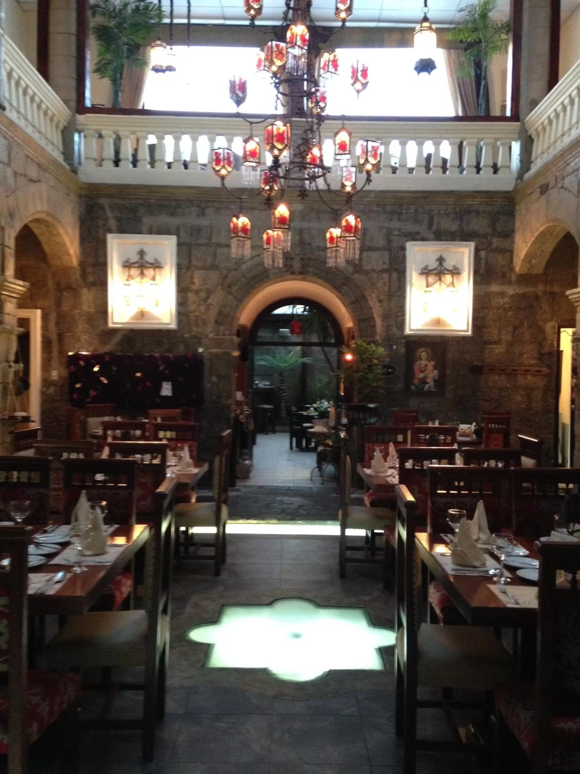 Restaurant/places to eat in Roka Plaza Hotel Boutique