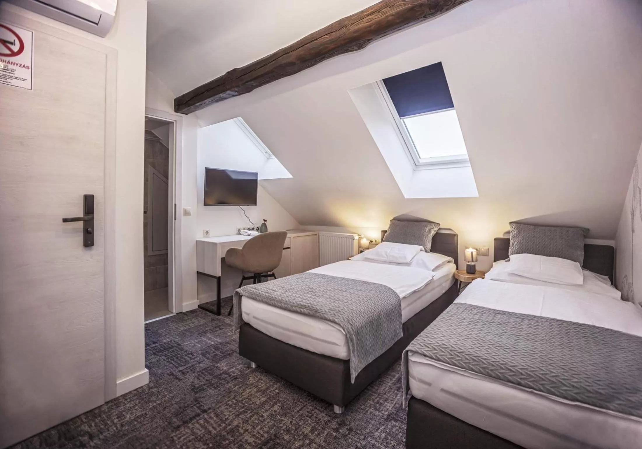 Bed in Piccolo Panzió Vendéglő Vinoteca