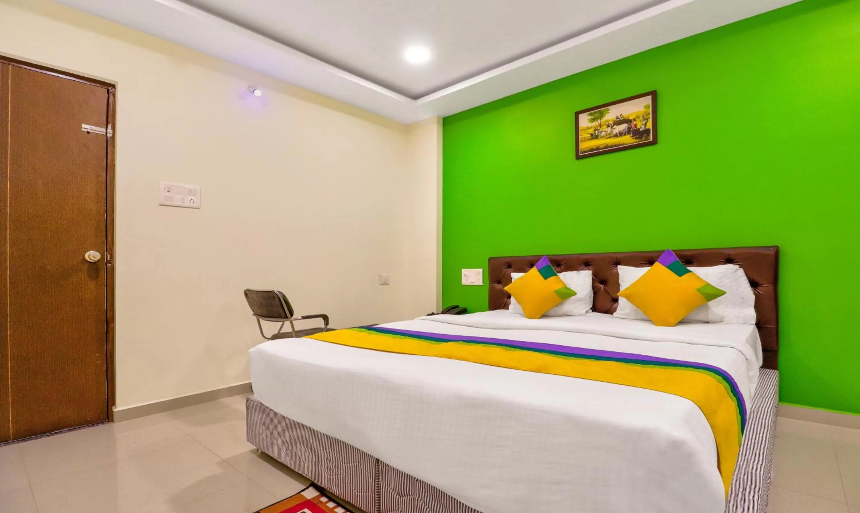 Bedroom, Bed in Itsy Hotels Carnival Inn