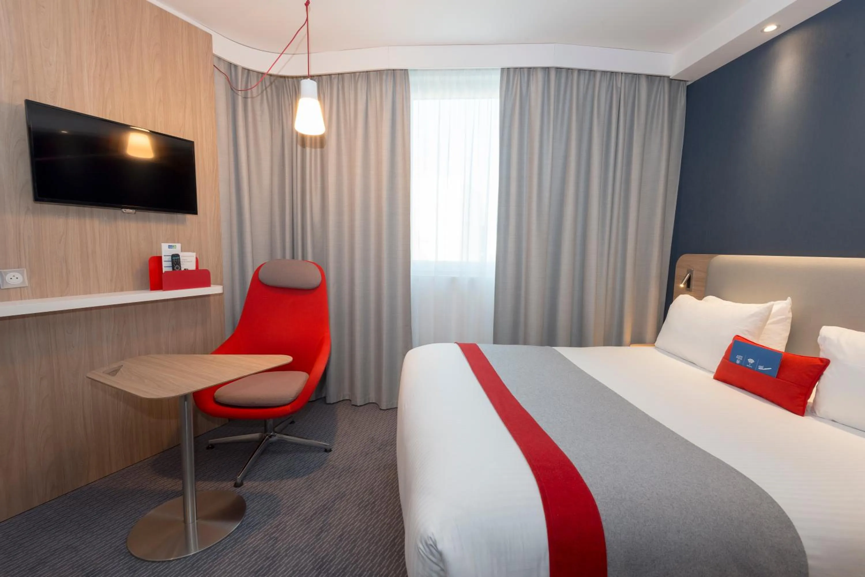Bed in Holiday Inn Express Paris - Velizy by IHG