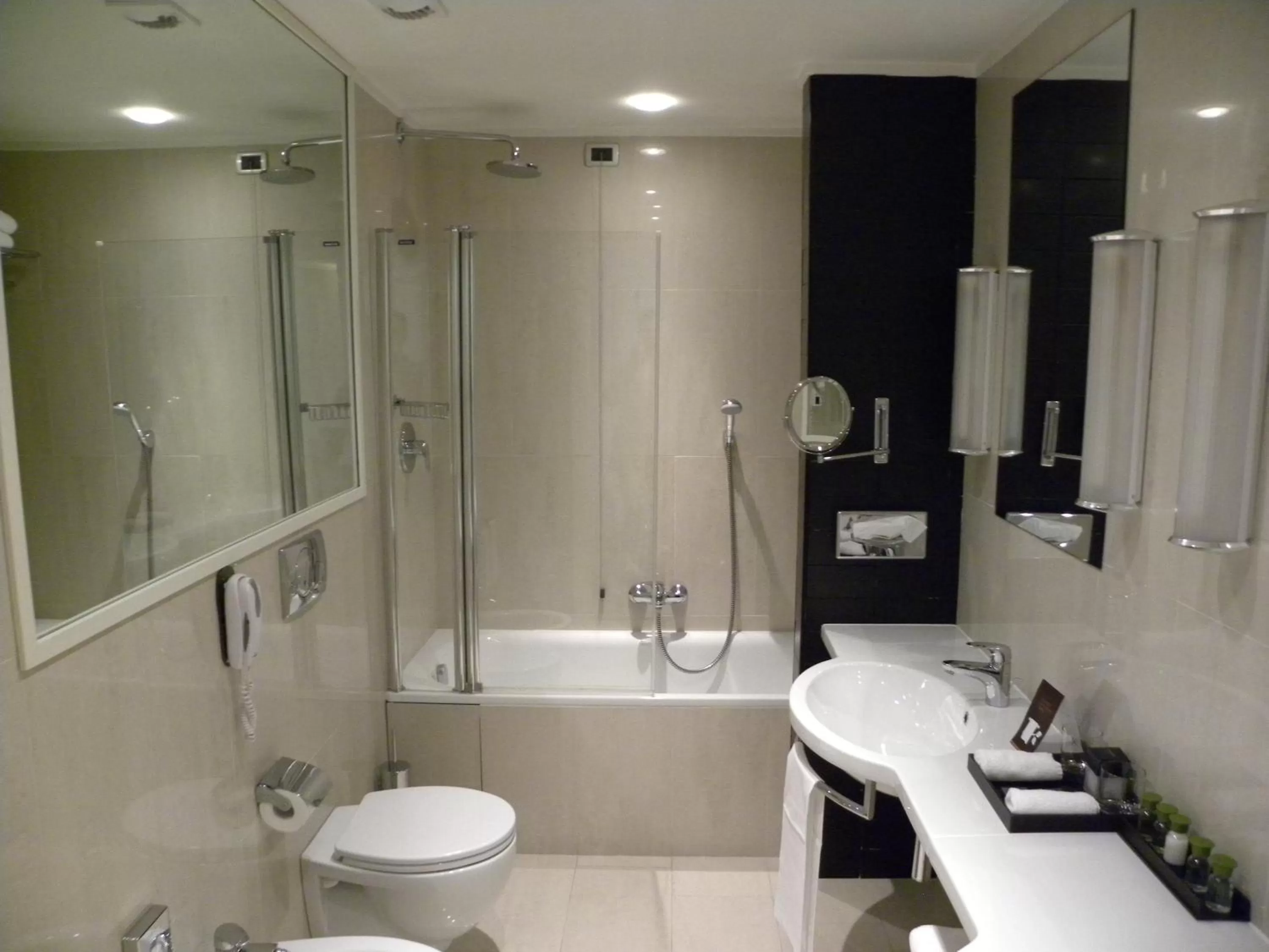 Bathroom in Palazzo Caracciolo Naples