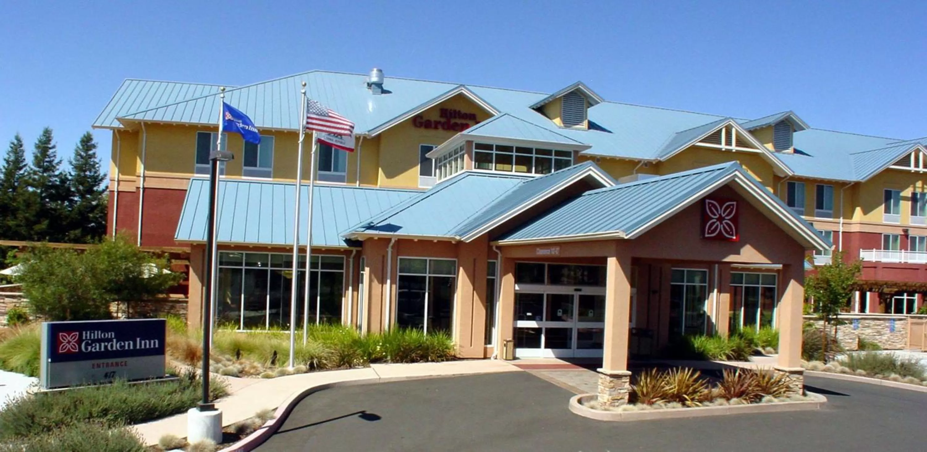 Property building in Hilton Garden Inn Sonoma County Airport