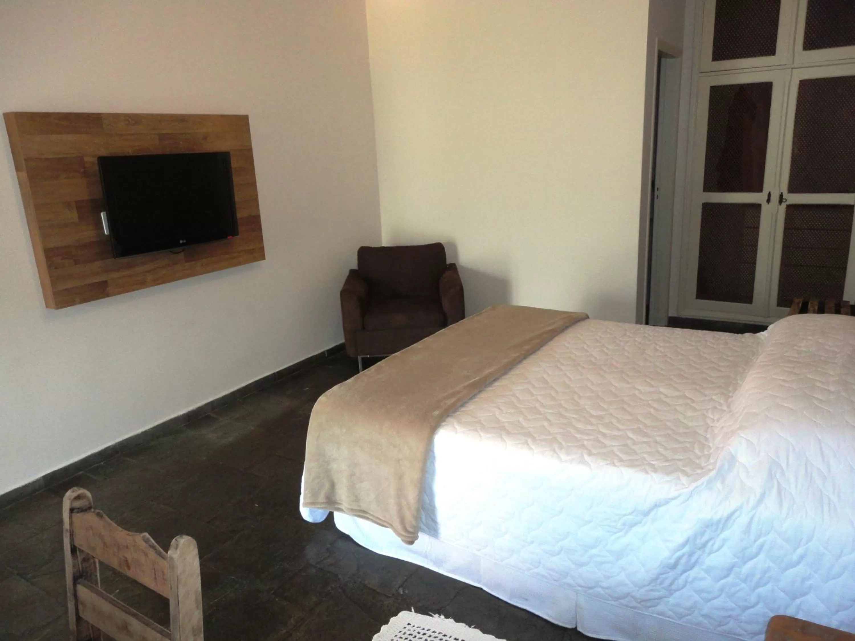 Photo of the whole room, Bed in Pousada Flor da Serra