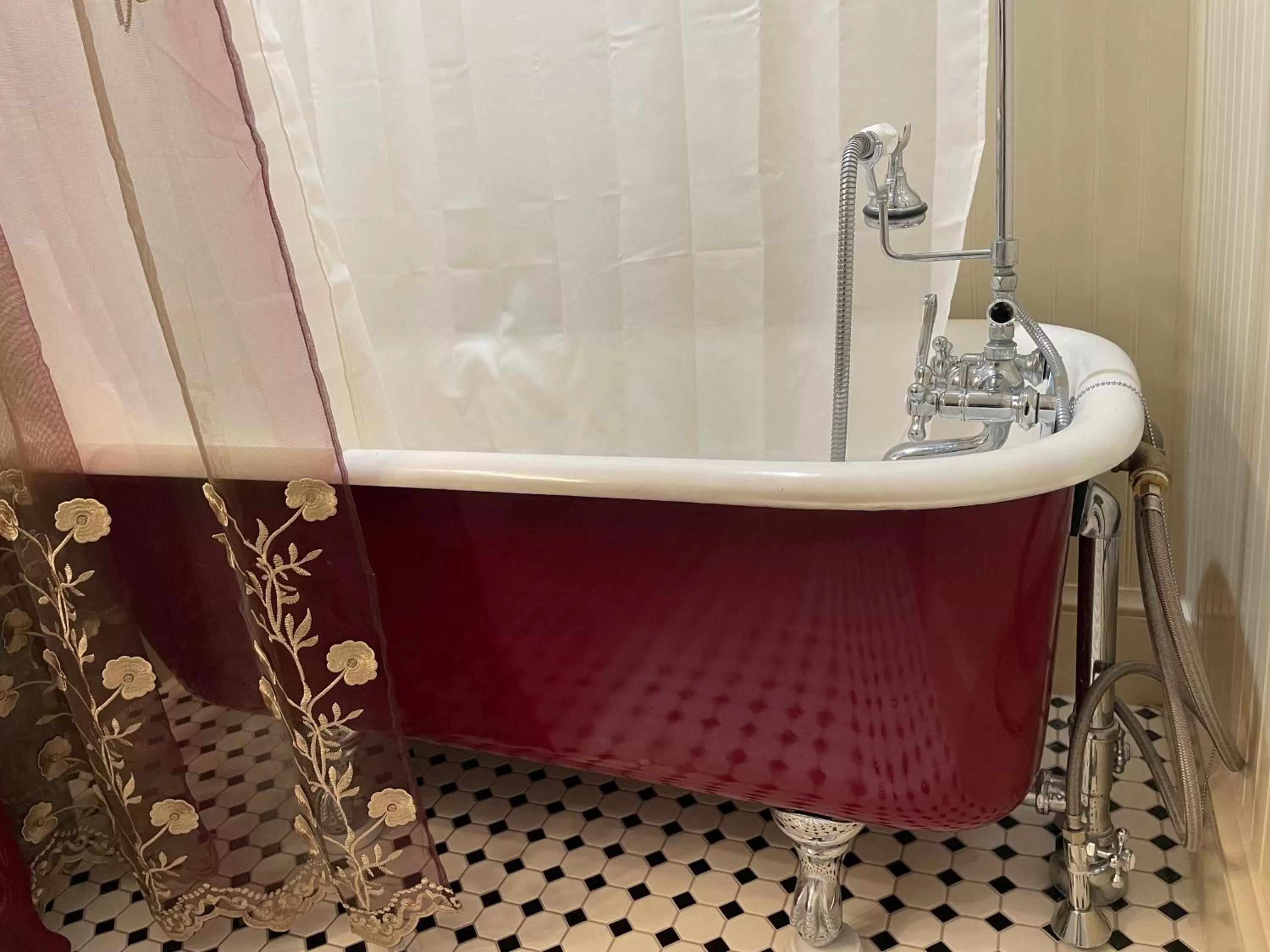 Bath in Heber Senator Bed and Breakfast