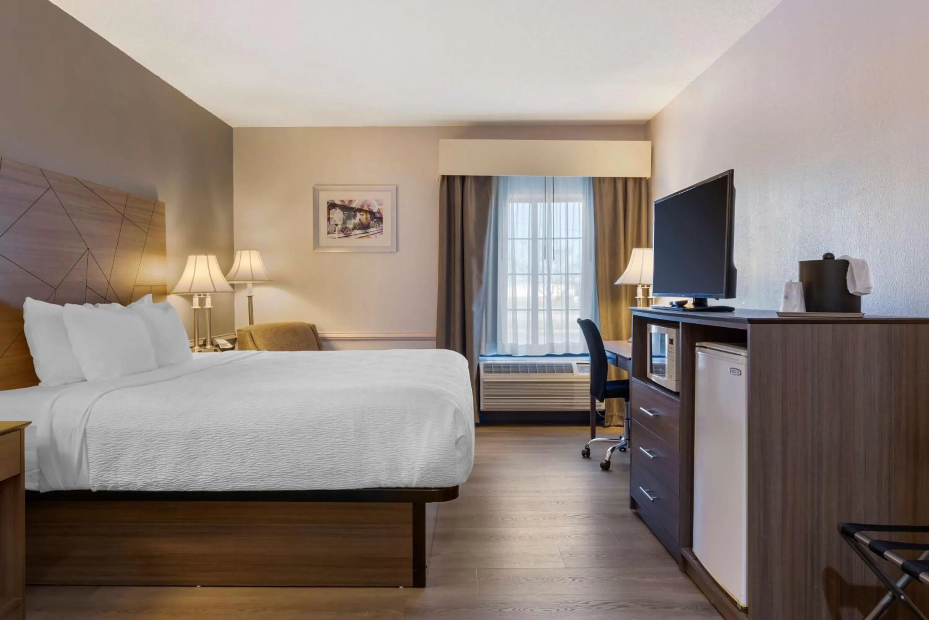 Bedroom in Best Western Plus South Hill Inn