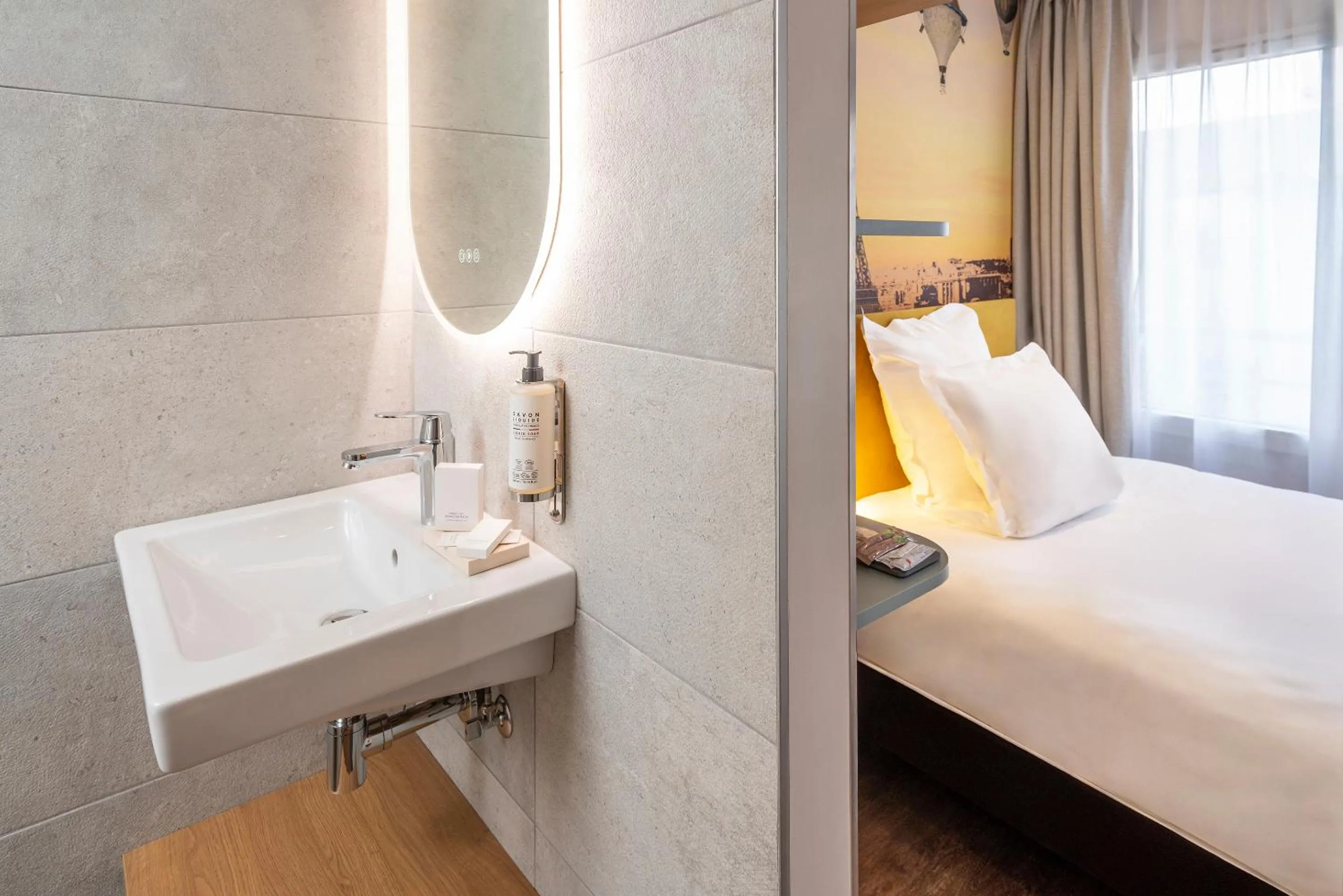 Bed in Hotel Apolonia Paris Mouffetard, Sure Hotel Collection by Best Western