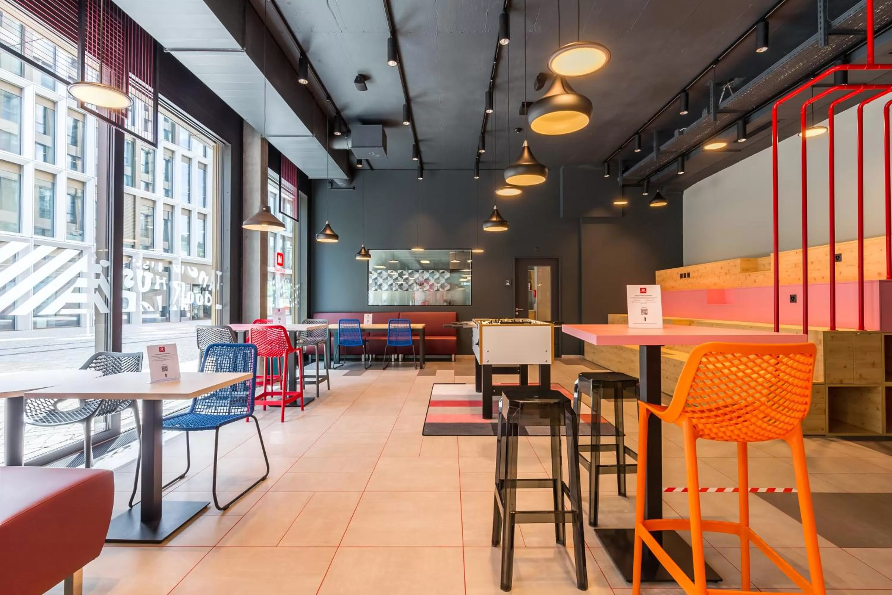 Lounge or bar in MEININGER Hotel Zürich Greencity