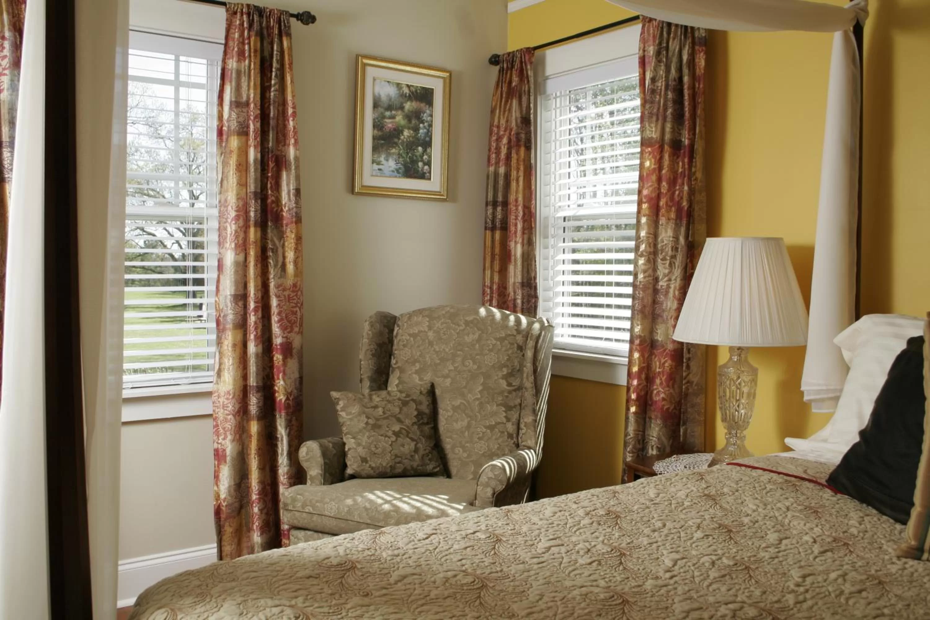 Bedroom, Bed in Seven Oaks Inn Bed and Breakfast