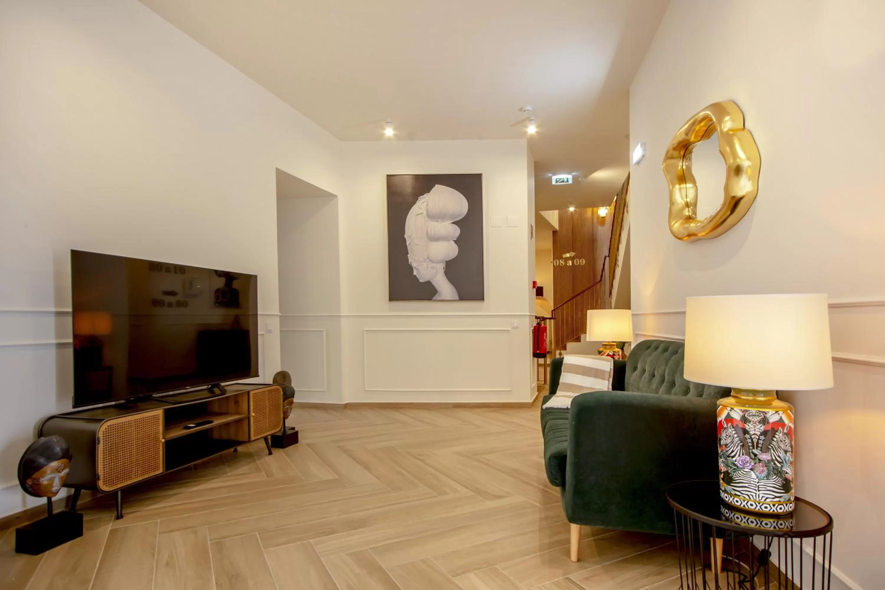 Communal lounge/ TV room, Seating Area in Guest House Jacarandá Faro