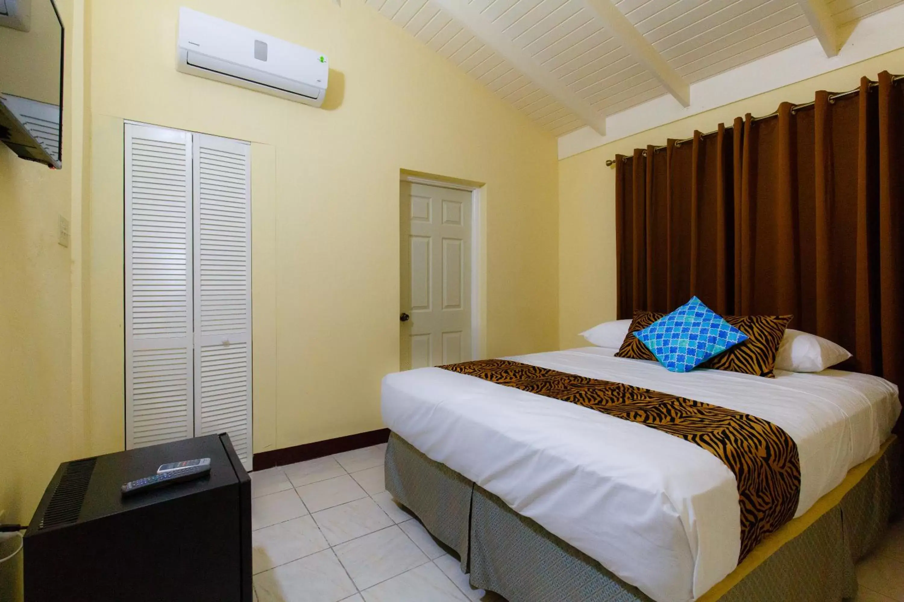 Economy Room in Jasmine Inn Economy Room in Jasmine Inn