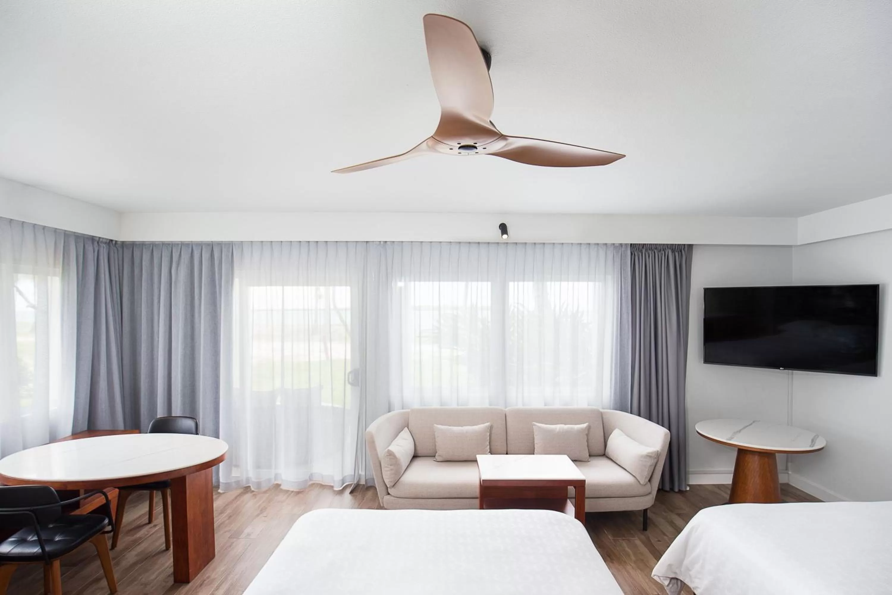 Photo of the whole room, Bed in Sheraton Fiji Golf & Beach Resort