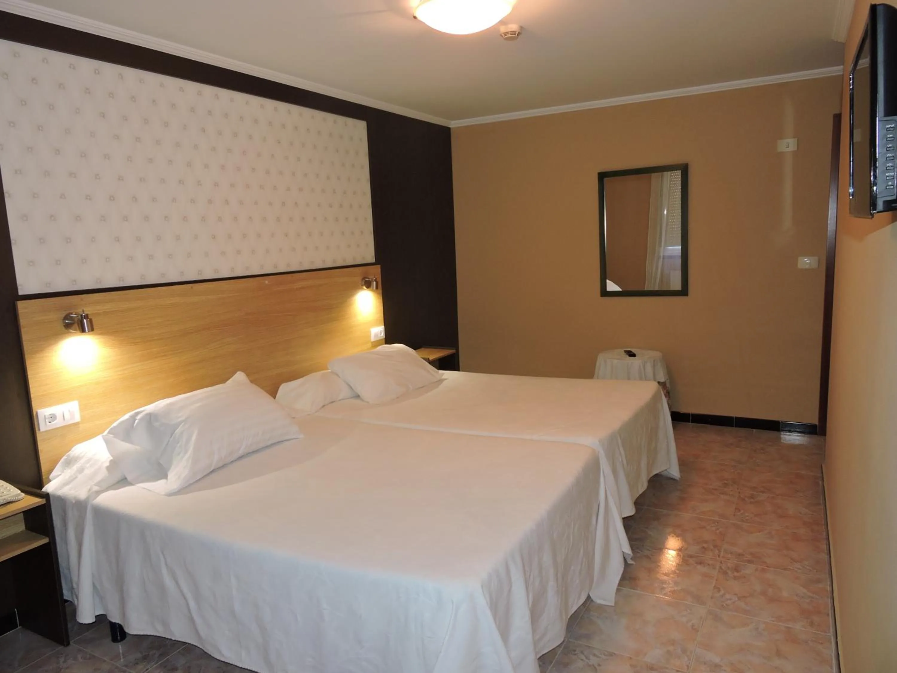 Bedroom, Bed in Cruceiro do Monte