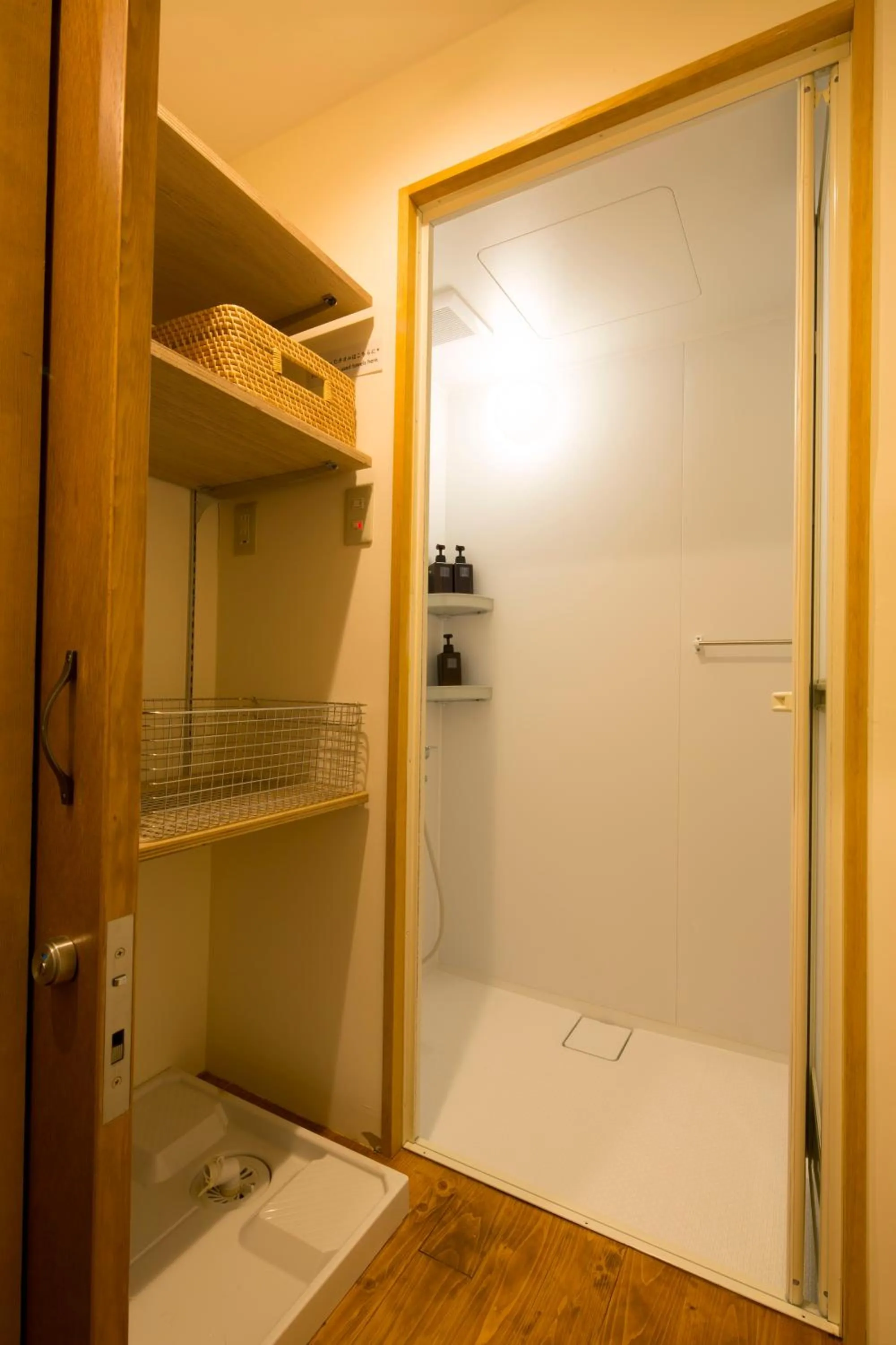 Shower in Sheena To Ippei