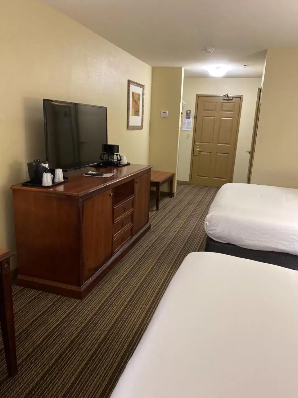 Communal lounge/ TV room, Bed in Country Inn & Suites by Radisson, Fort Worth, TX