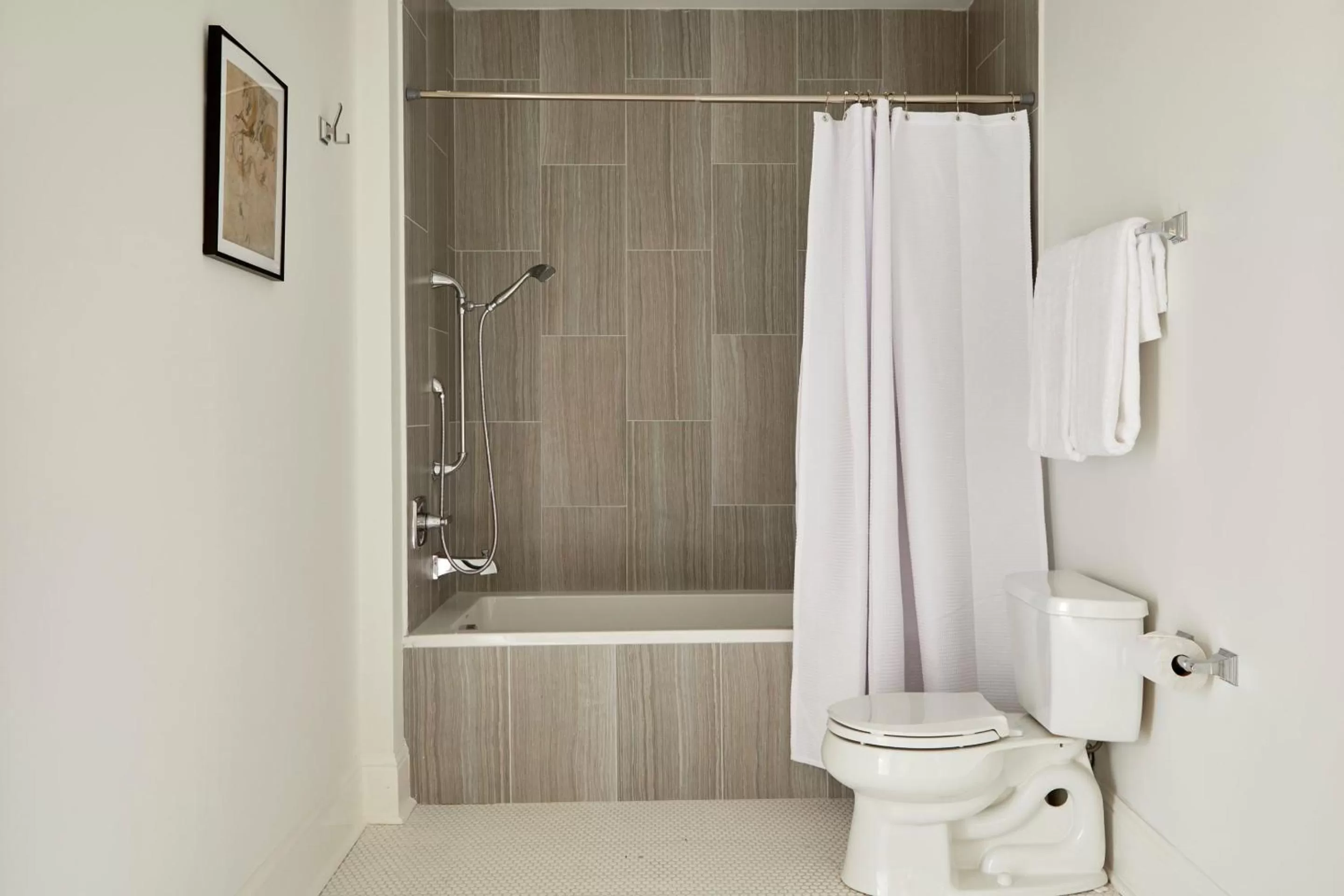 Living room, Bathroom in Sonder Lafayette Square