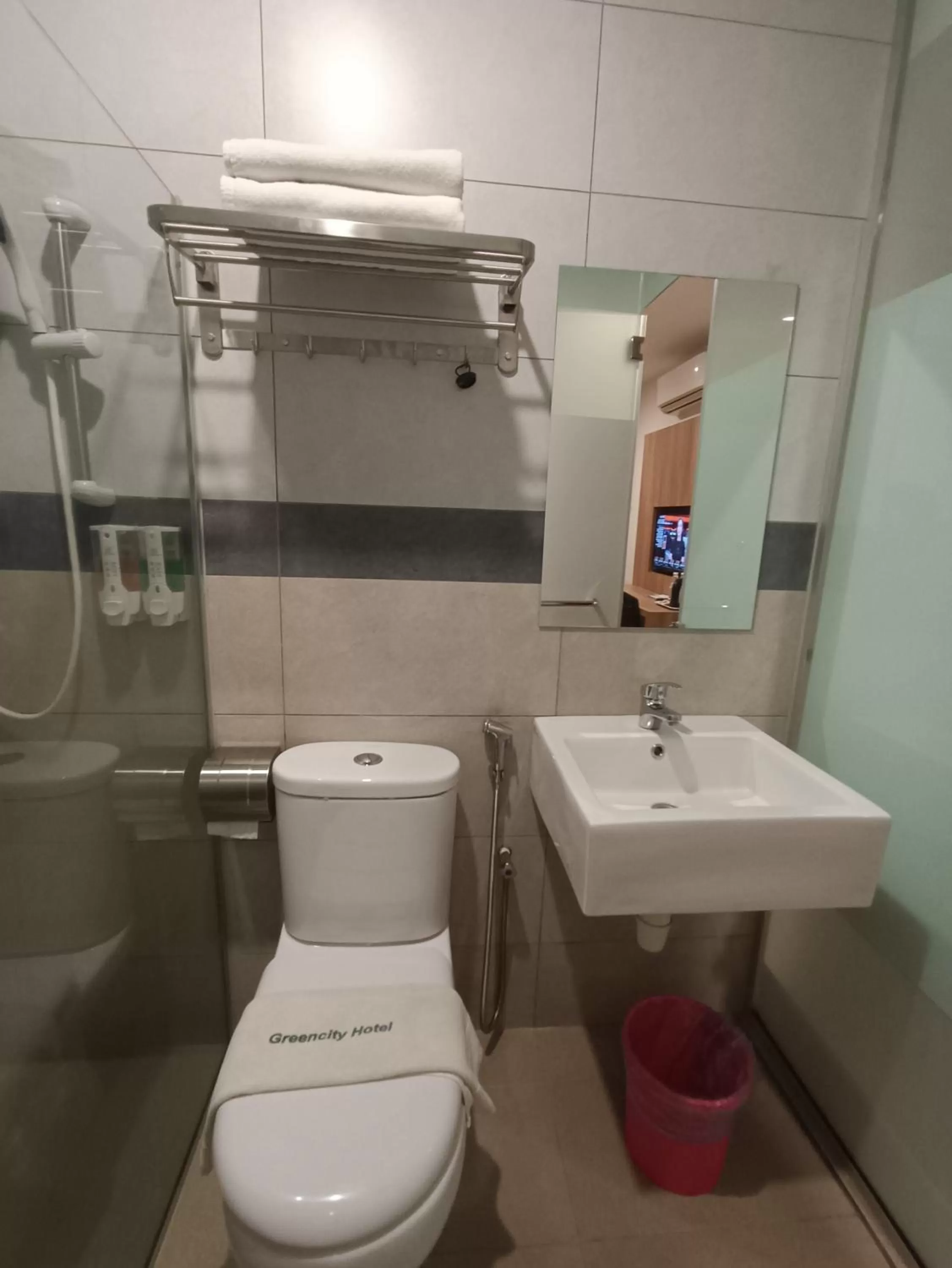 Toilet in Greencity Hotel