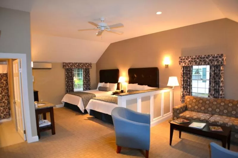 Photo of the whole room, Bed in New England Inn & Lodge