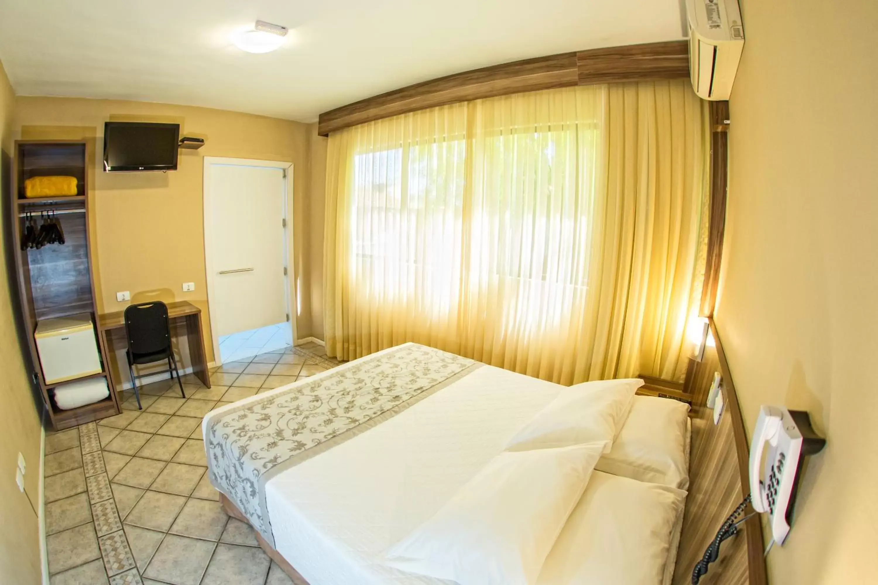 Double Room - single occupancy in Hotel Campo Largo Comfort Double Room - single occupancy in Hotel Campo Largo Comfort