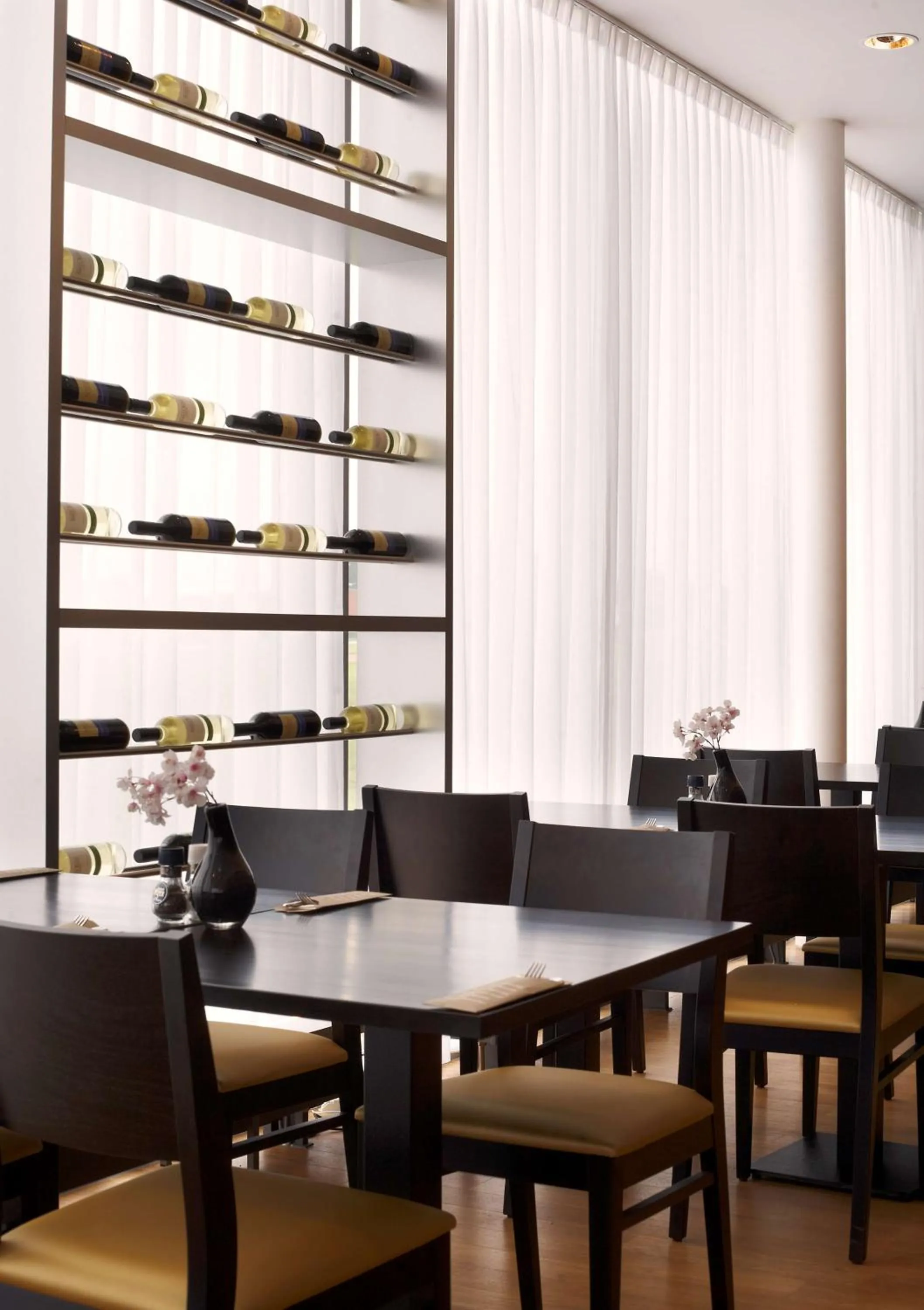 Restaurant/places to eat in Park Plaza Amsterdam Airport