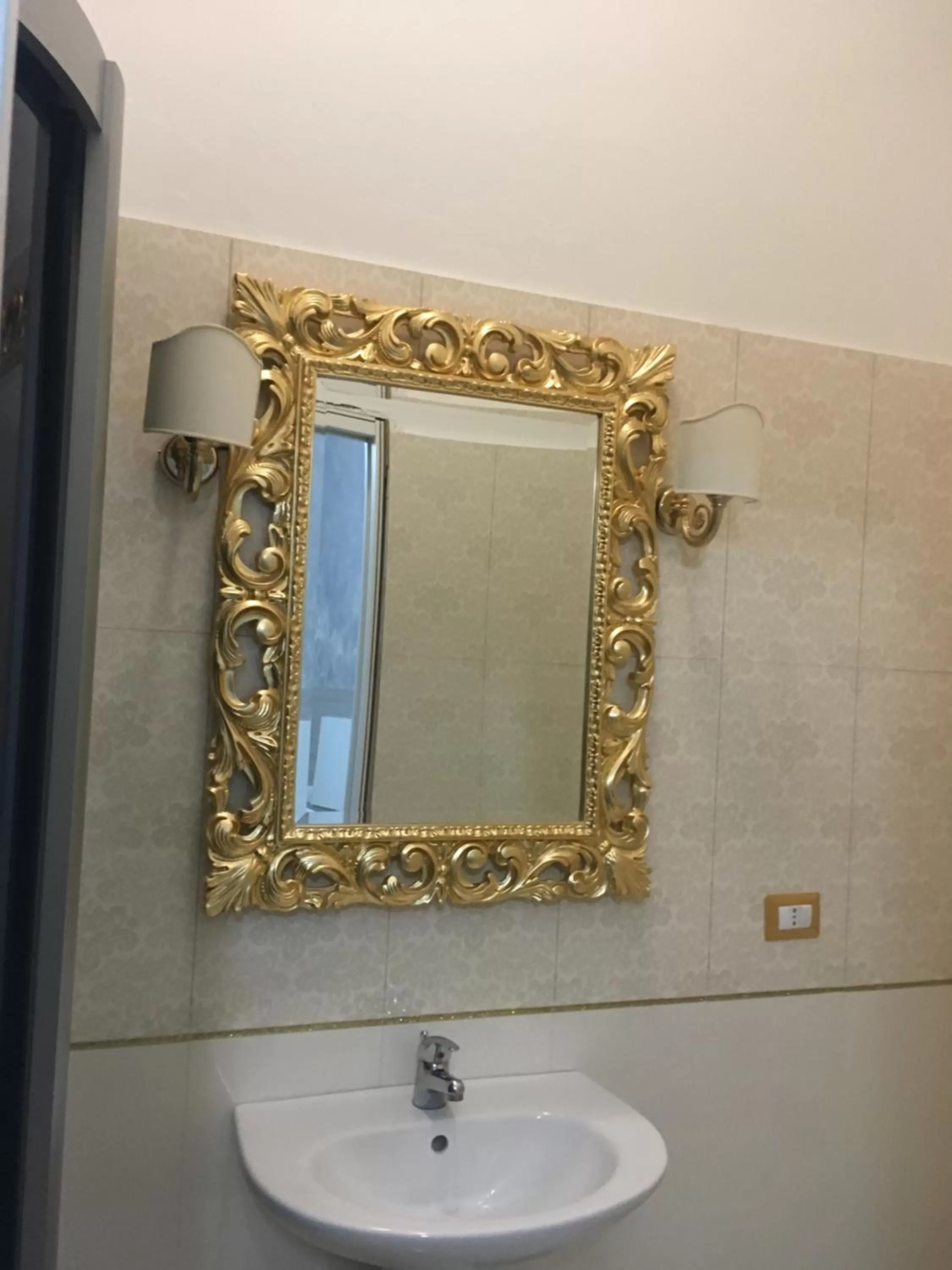 Bathroom in Beauty House