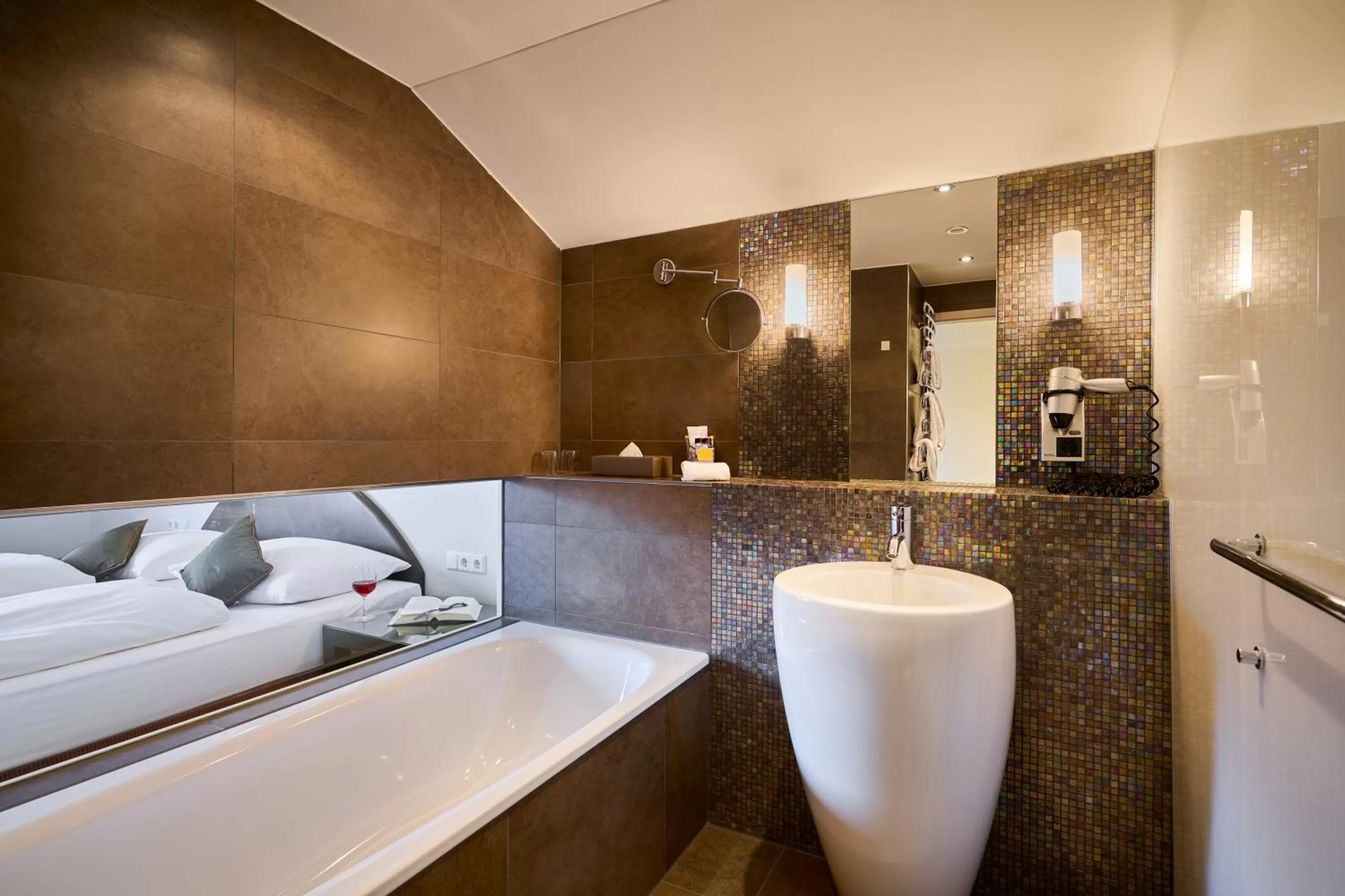 Bathroom in Hotel Lechnerhof Unterföhring