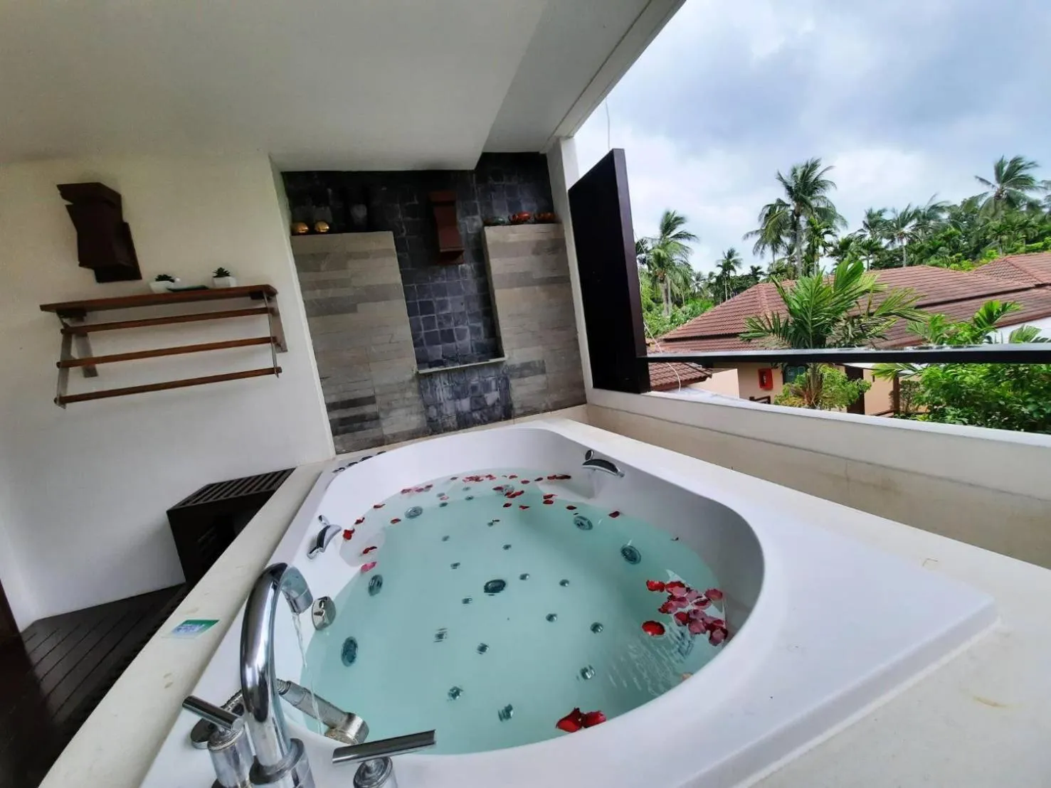 Balcony/Terrace in Evergreen Resort