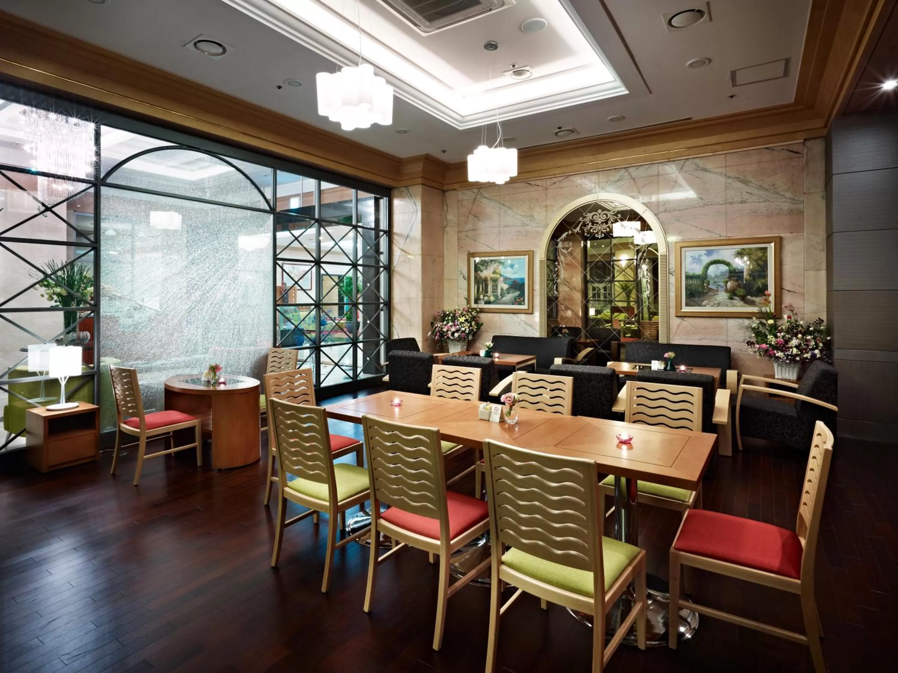 Restaurant/places to eat in Hotel Samjung