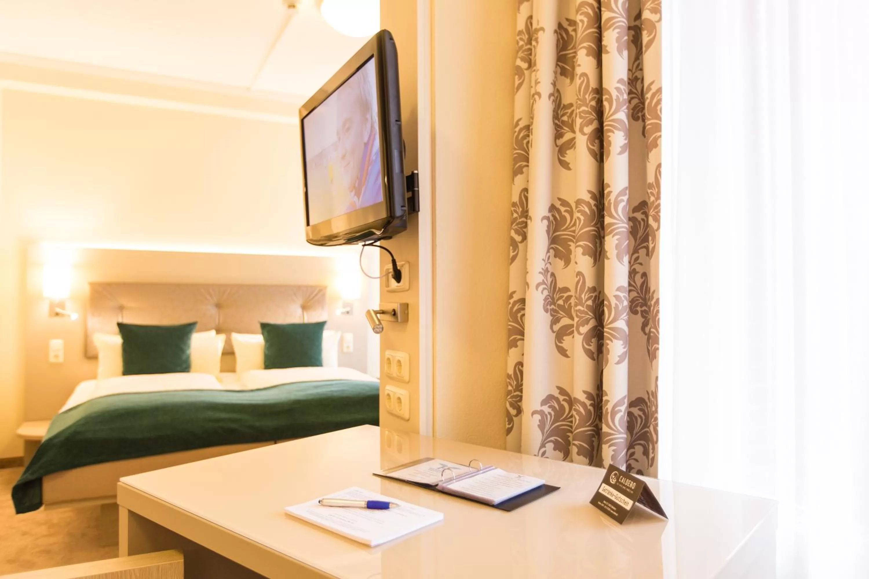 Photo of the whole room, Bed in Hermes Hotel Oldenburg