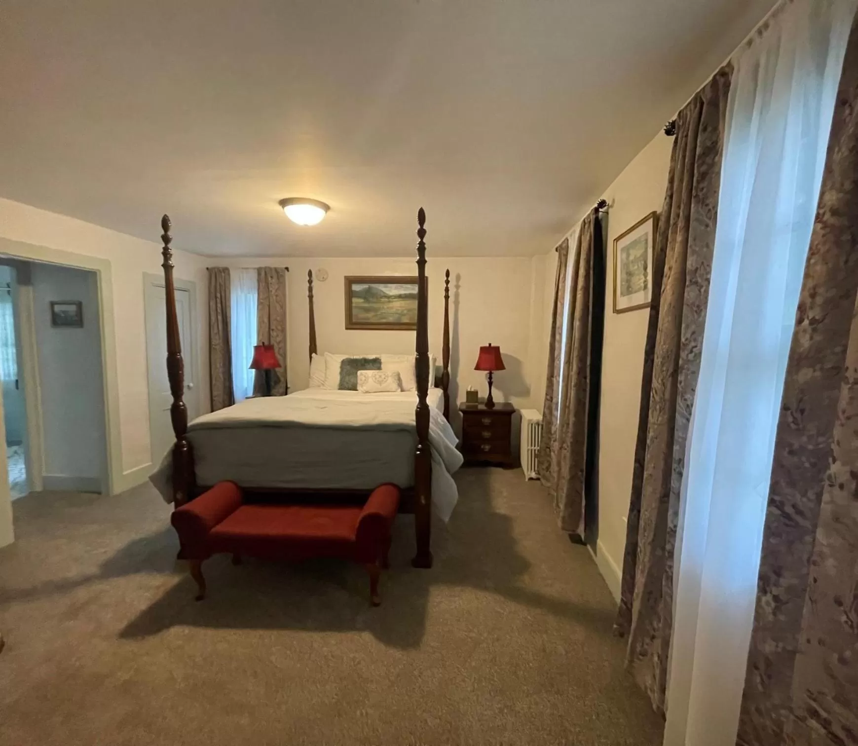 Photo of the whole room in Arlington Inn & Spa