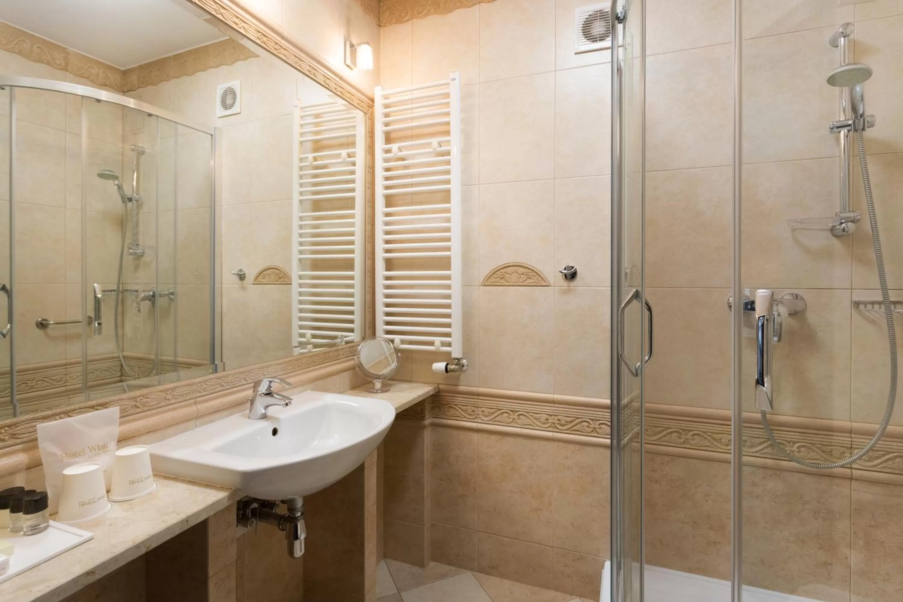 Shower in Hotel Włoski Italia Boutique Old Town Poznań