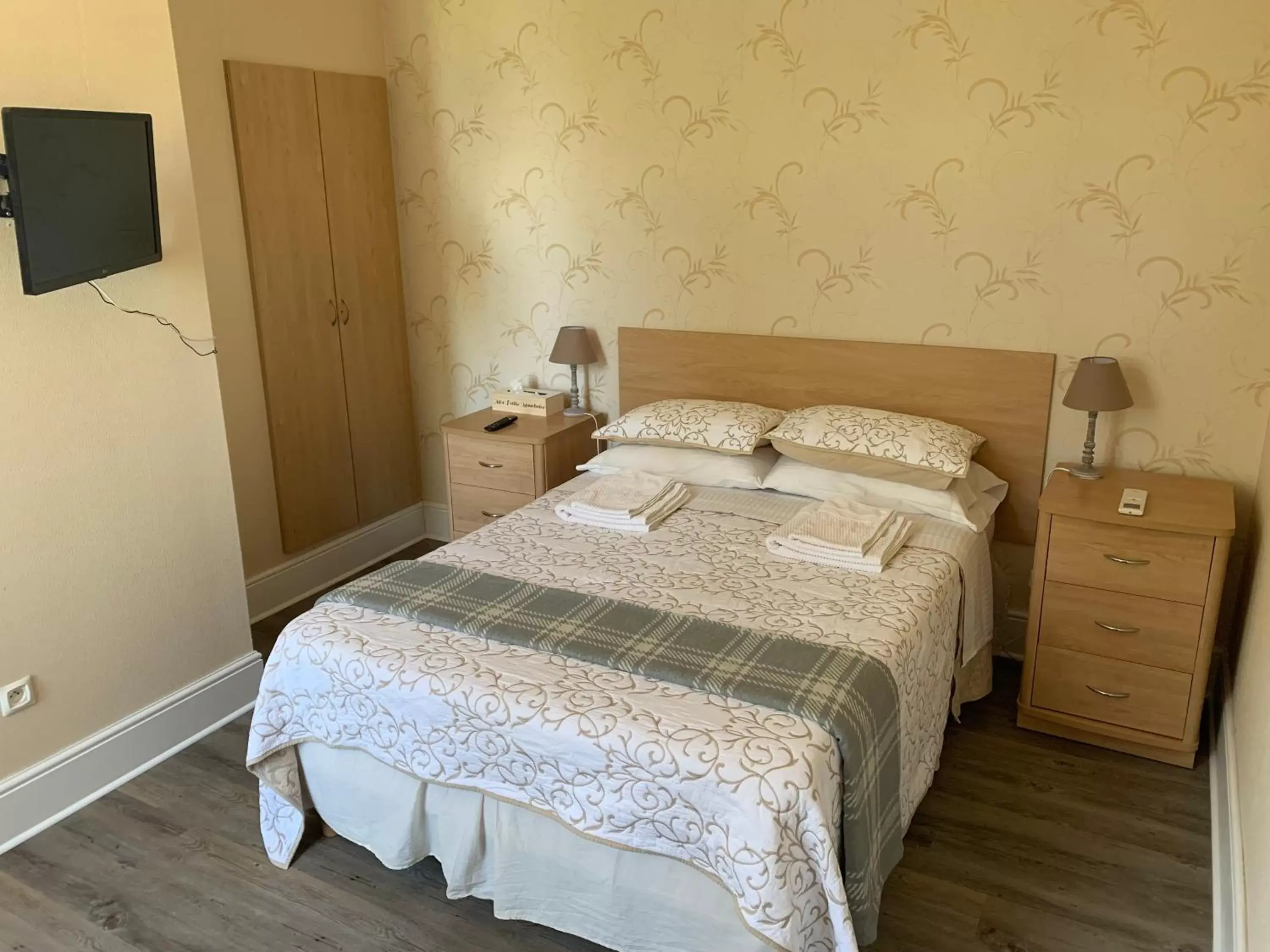 Double Room with Private Bathroom in Le Pontet Double Room with Private Bathroom in Le Pontet