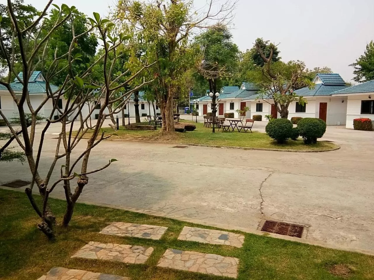 Facade/entrance in โรงแรมฟ้าพราวฝน Fah Proud Fon Hotel