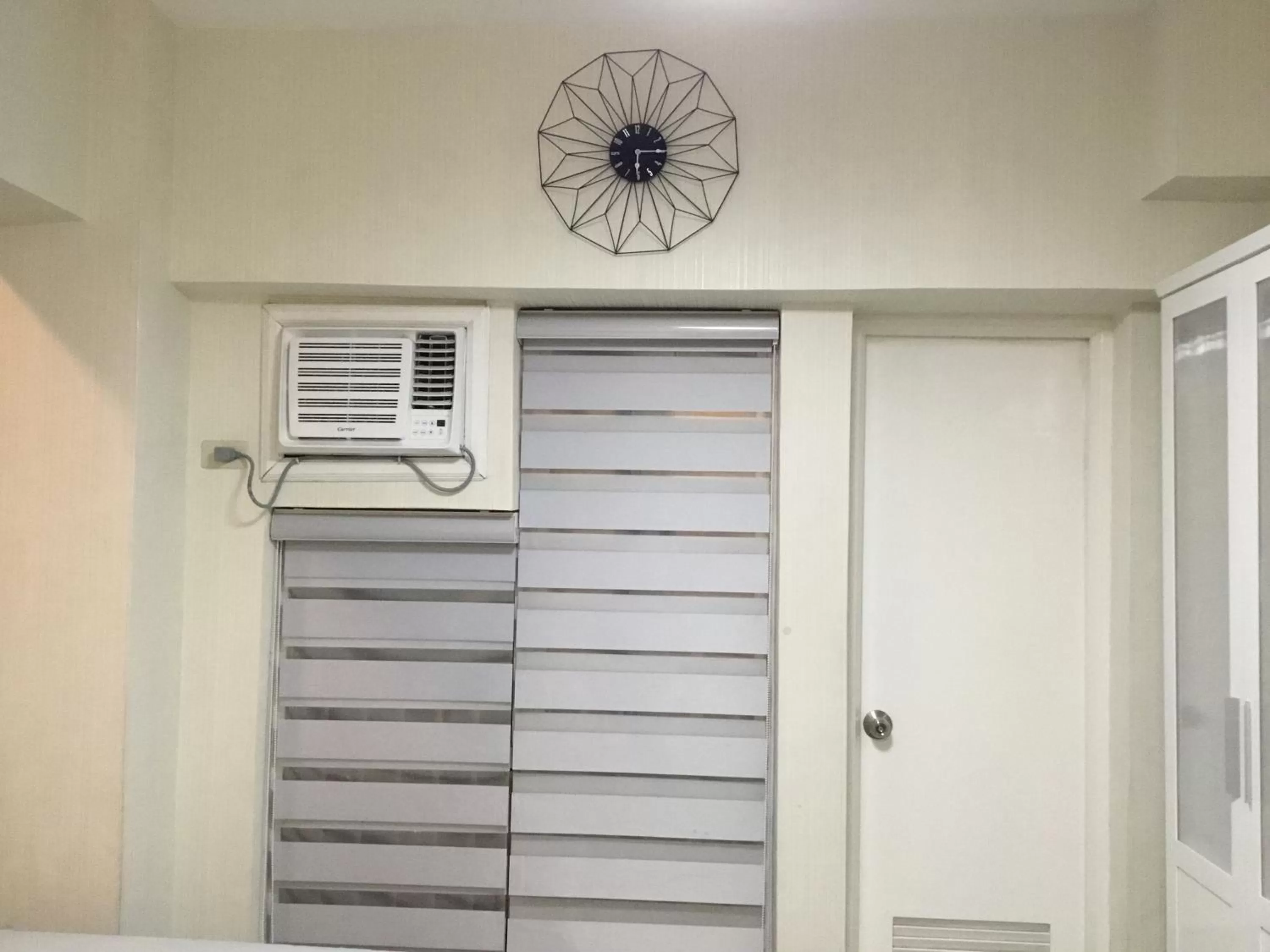 Condo with Free Swimming Pool & Viewing Deck