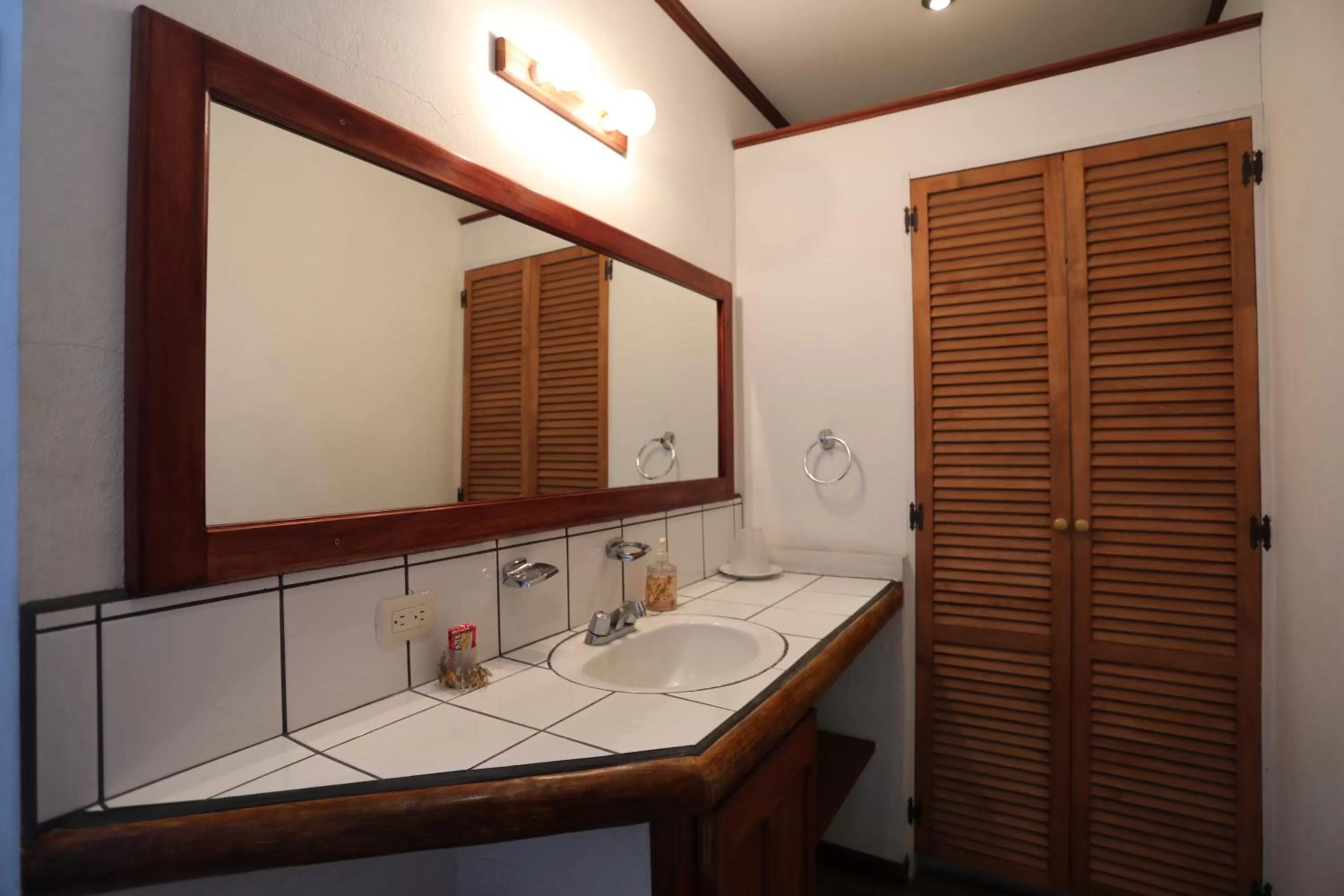 Toilet, Bathroom in Tierra Magica B&B and Art Studio