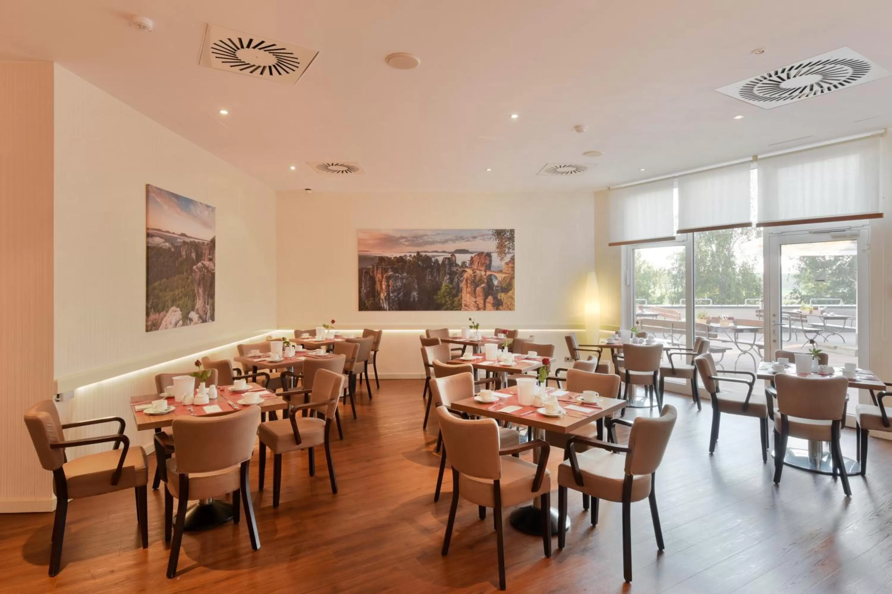 Restaurant/places to eat in Amedia Dresden Elbpromenade, Trademark Collection by Wyndham