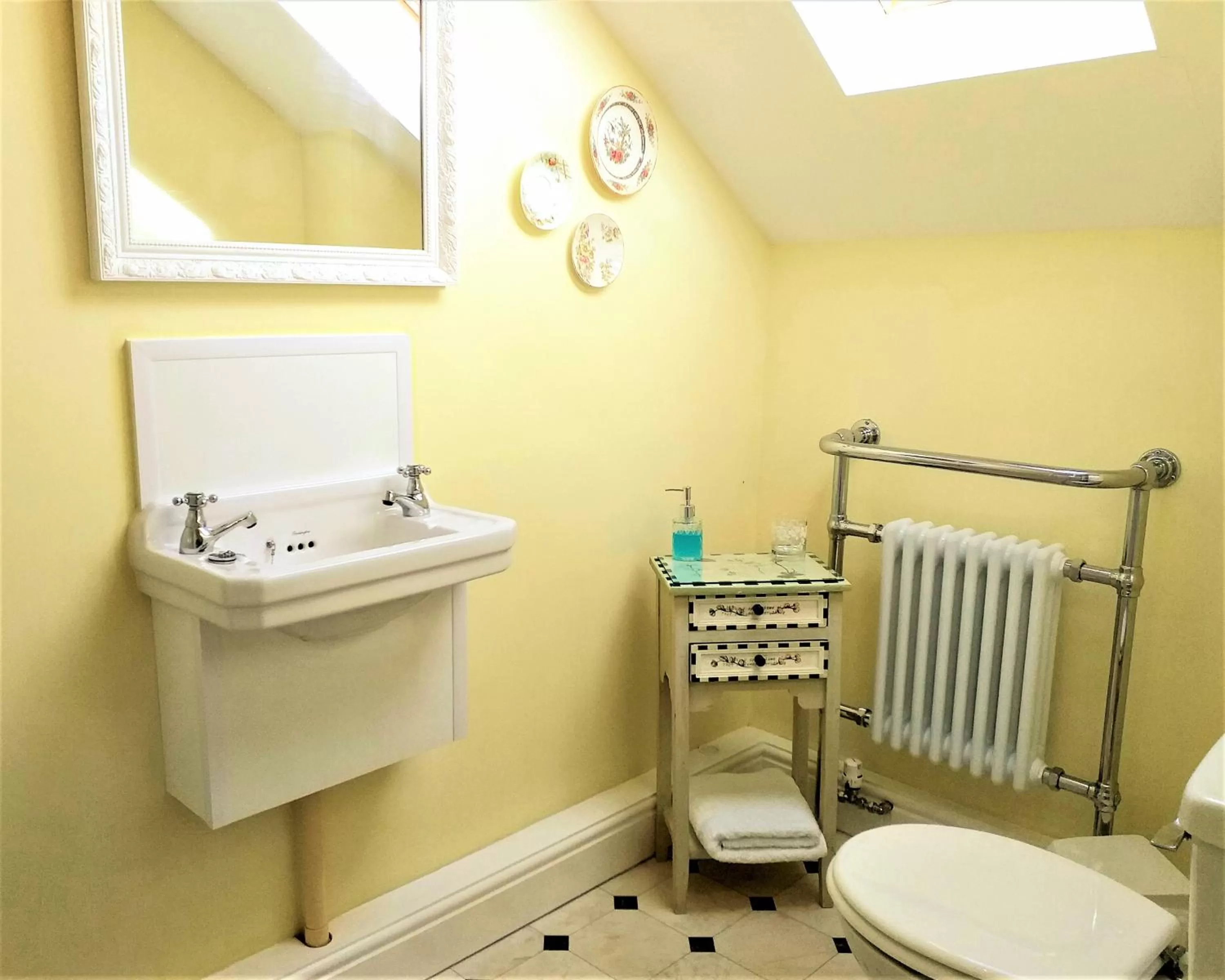 Bathroom in Lobhill Farmhouse Bed and Breakfast and Self Catering Accommodation