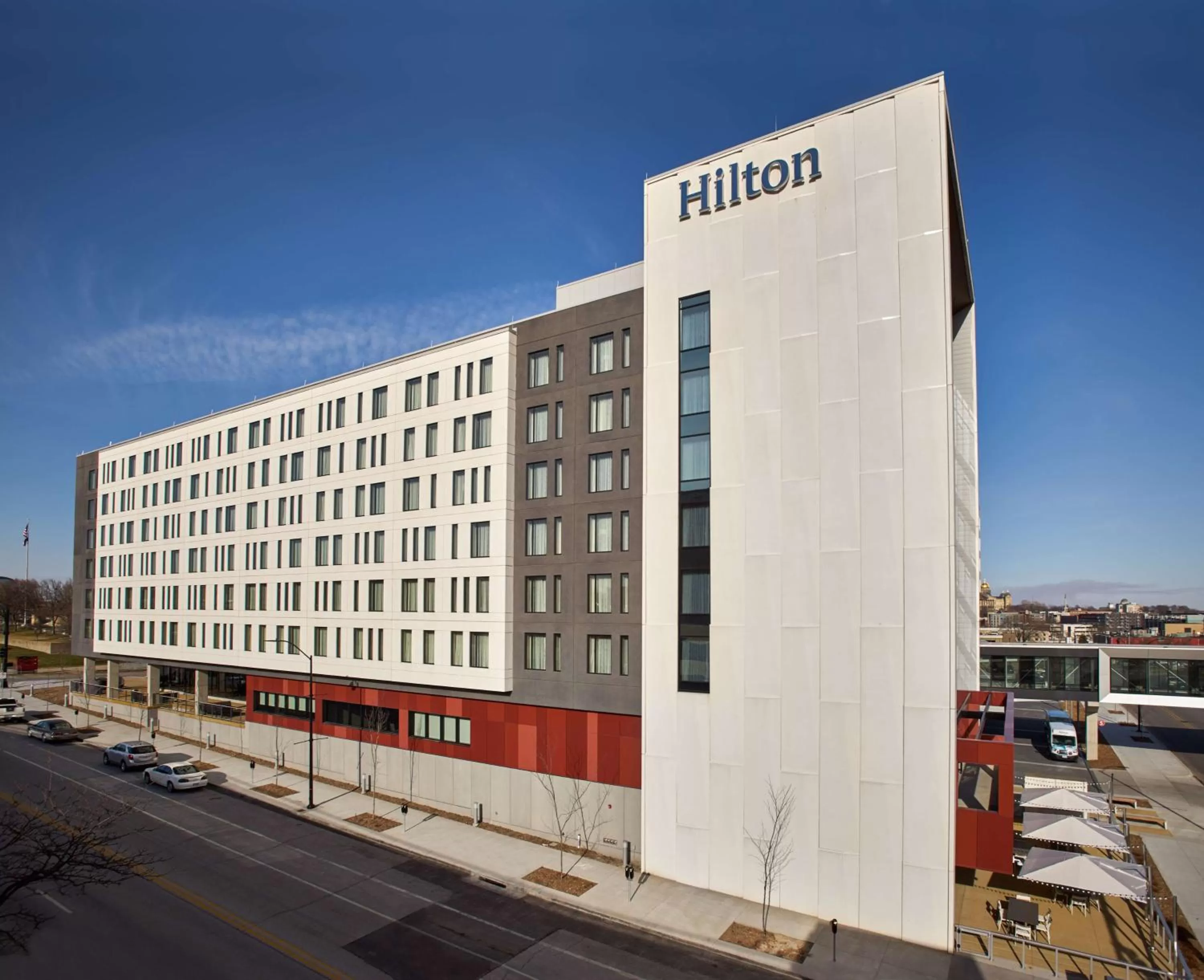 Property building in Hilton Des Moines Downtown