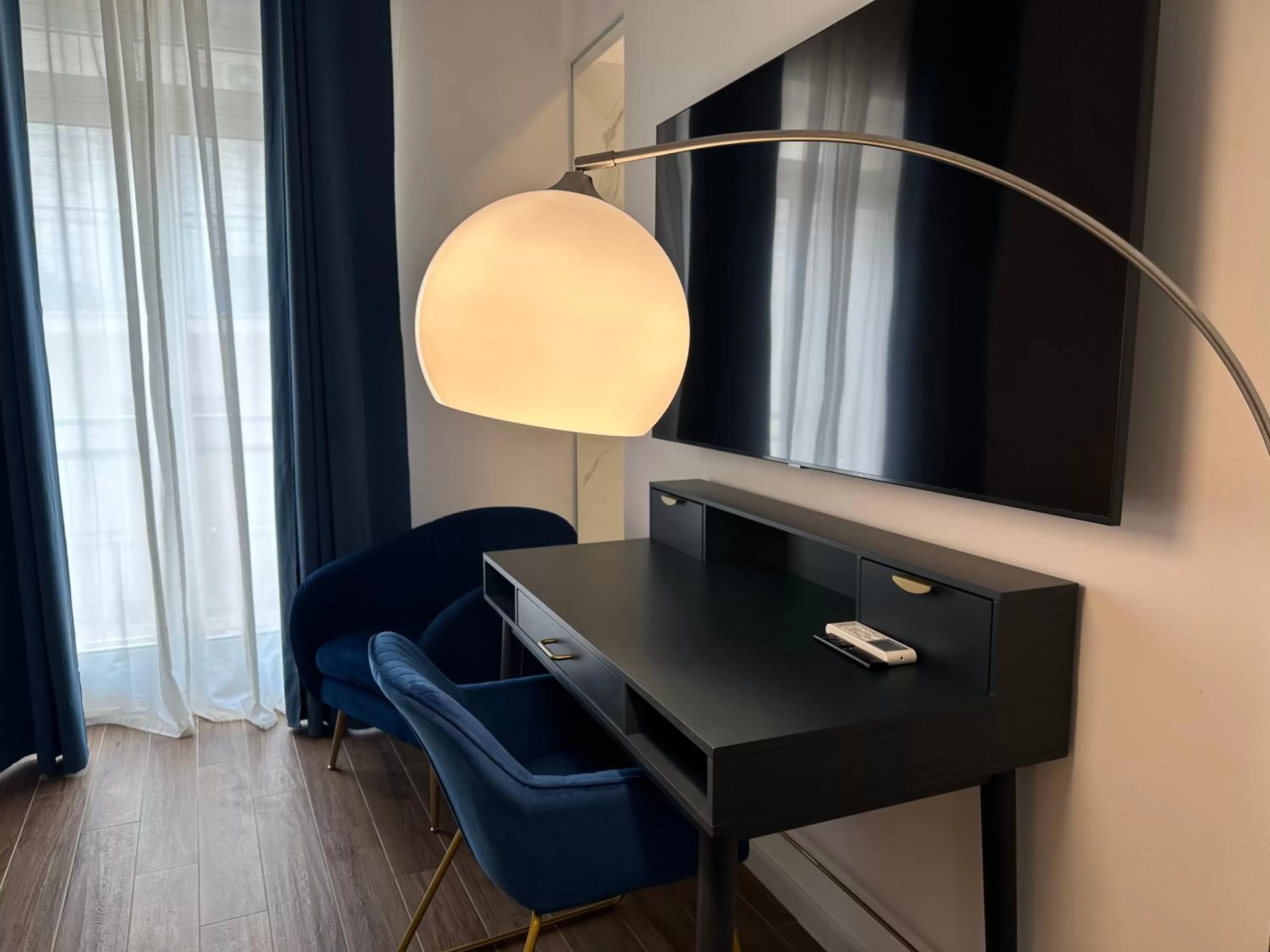 TV and multimedia, TV/Entertainment Center in Casa Roma