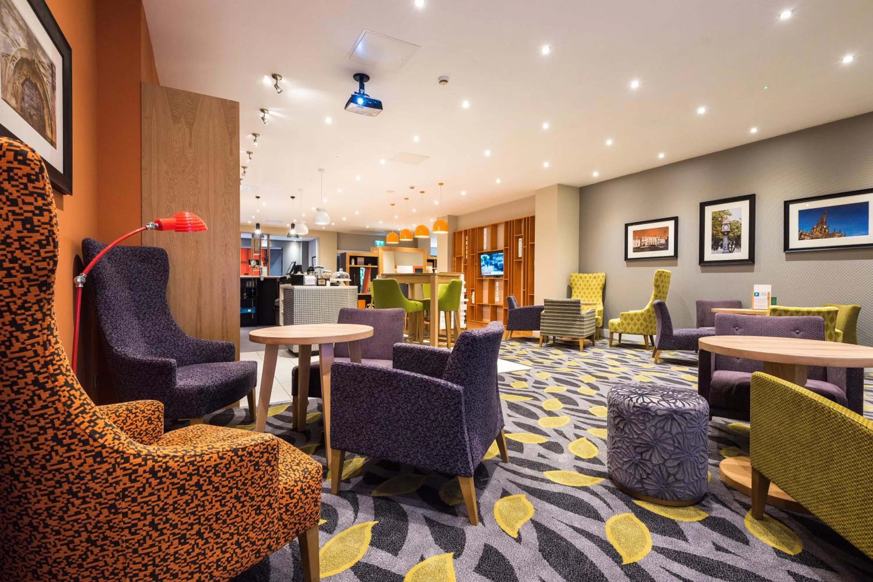 Lounge or bar in Holiday Inn Rotherham-Sheffield M1,Jct.33 by IHG