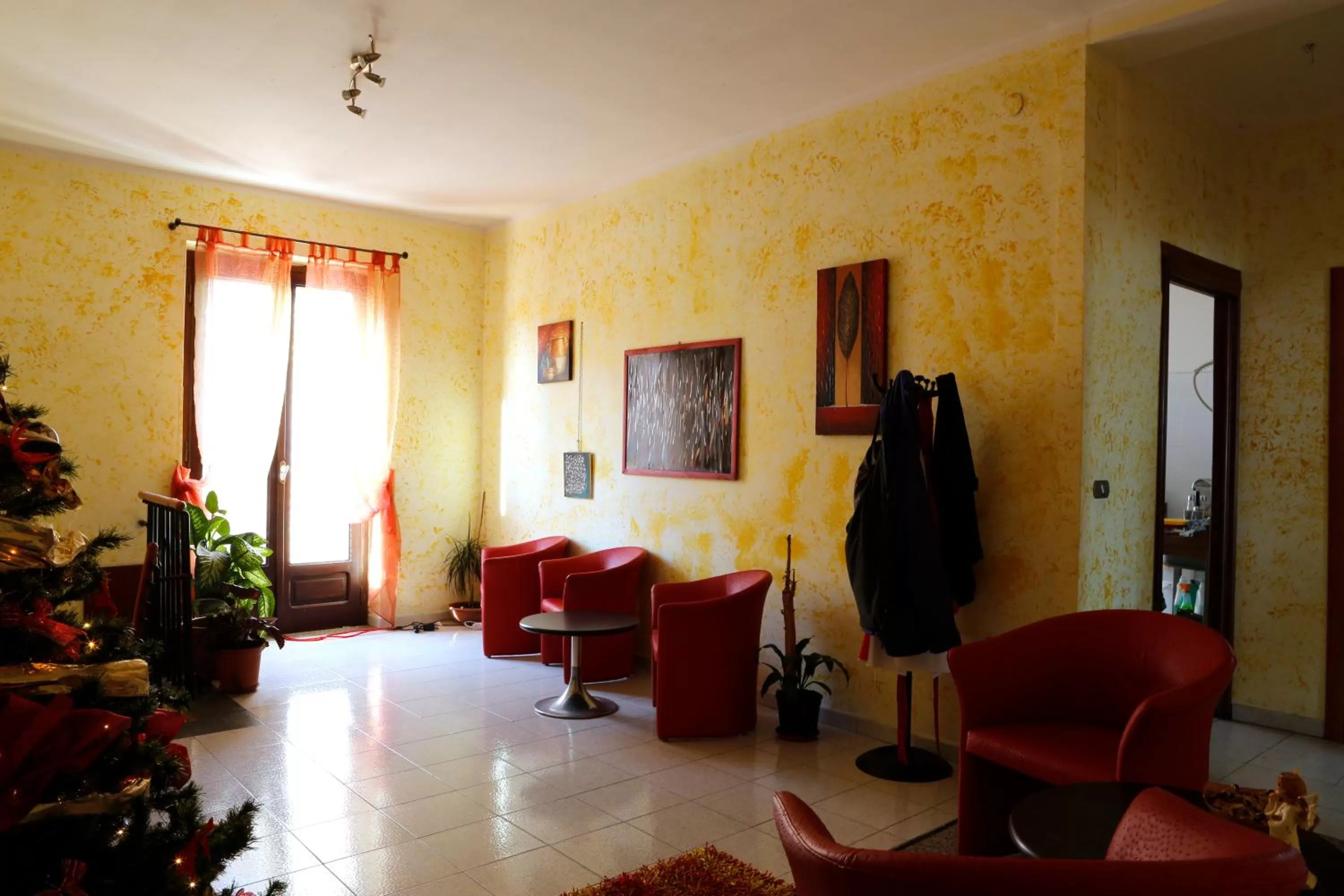 Restaurant/places to eat in Hotel Food & Drink