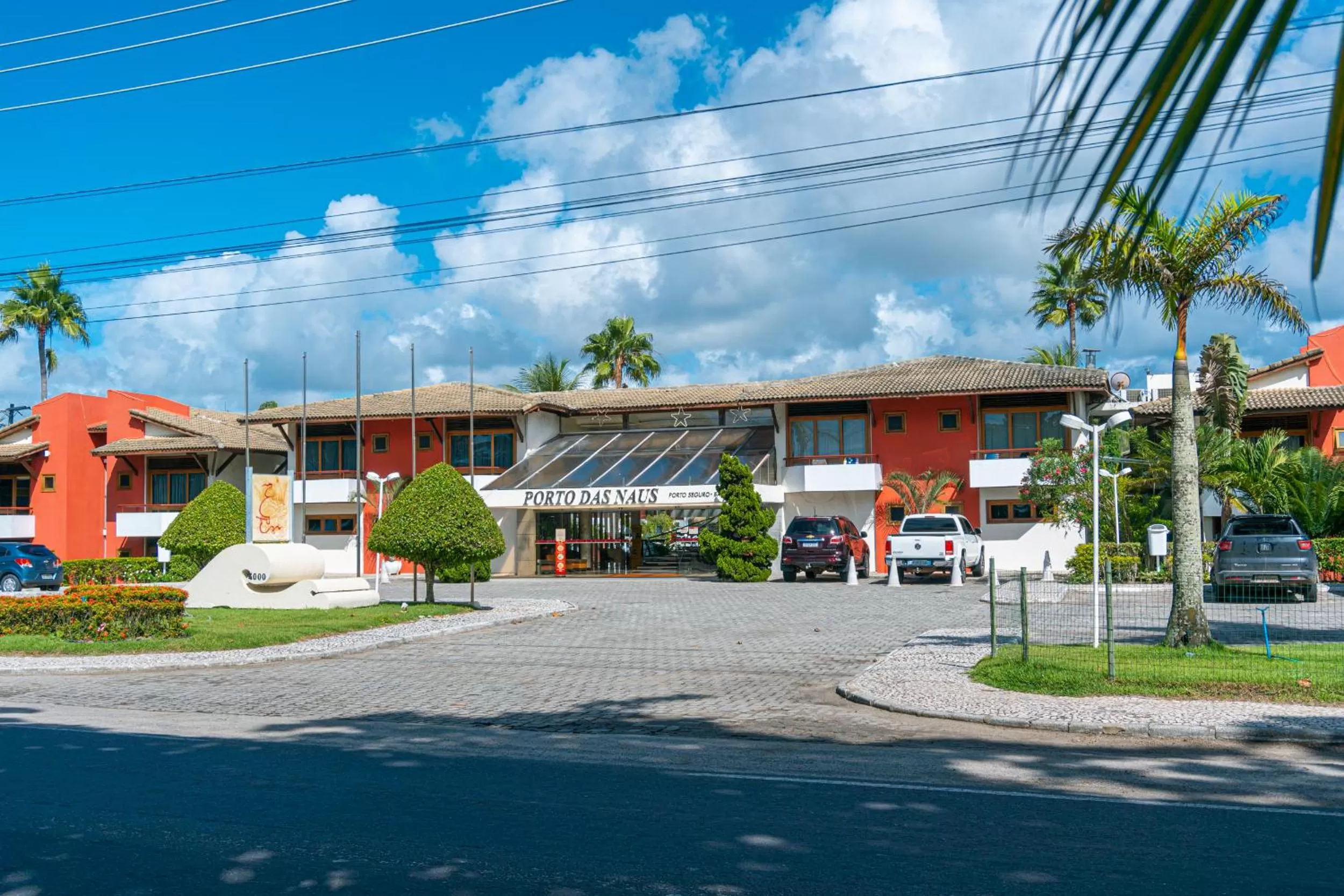 Facade/entrance in Porto das Naus Praia Hotel