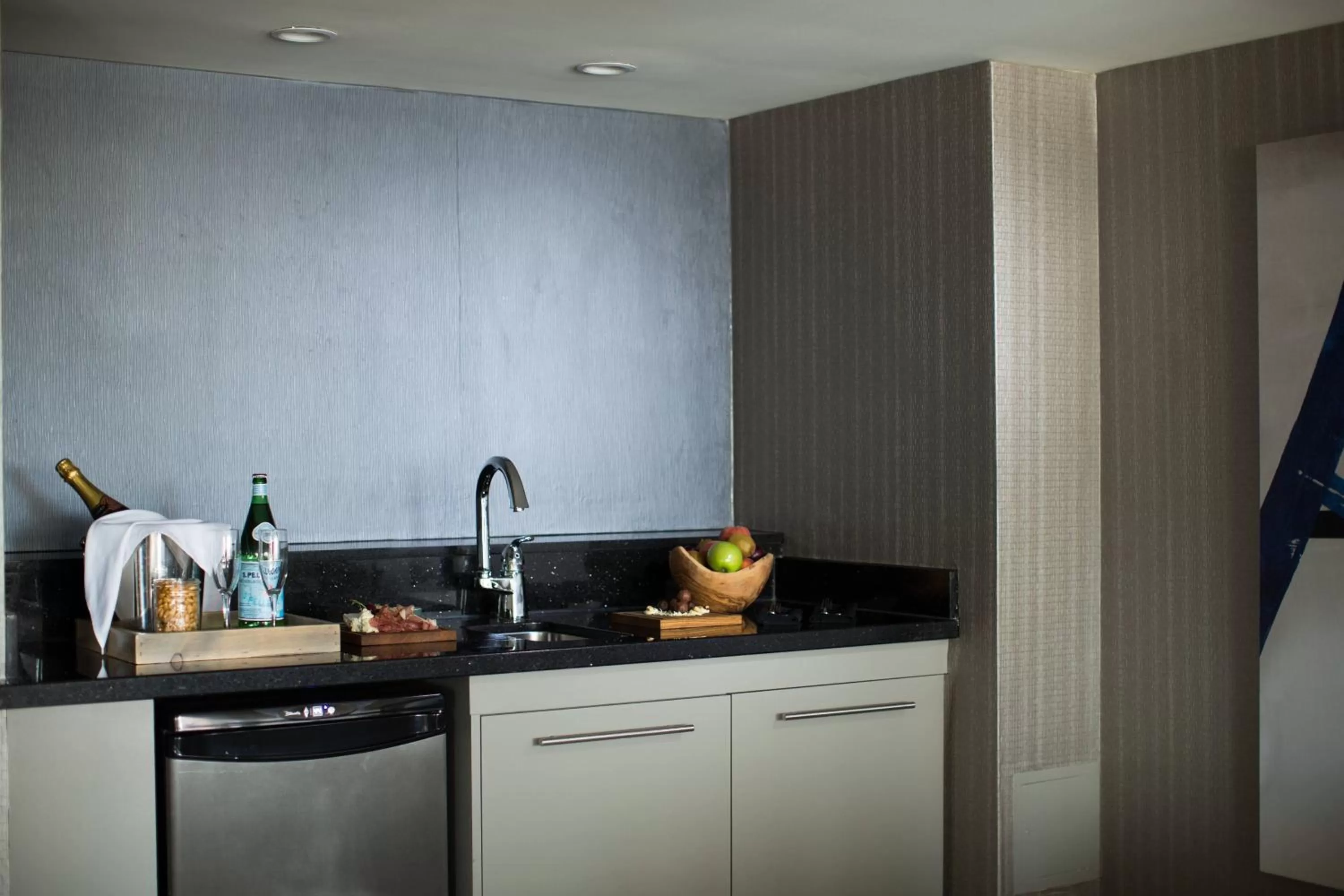 Kitchen or kitchenette in Calgary Marriott Downtown Hotel