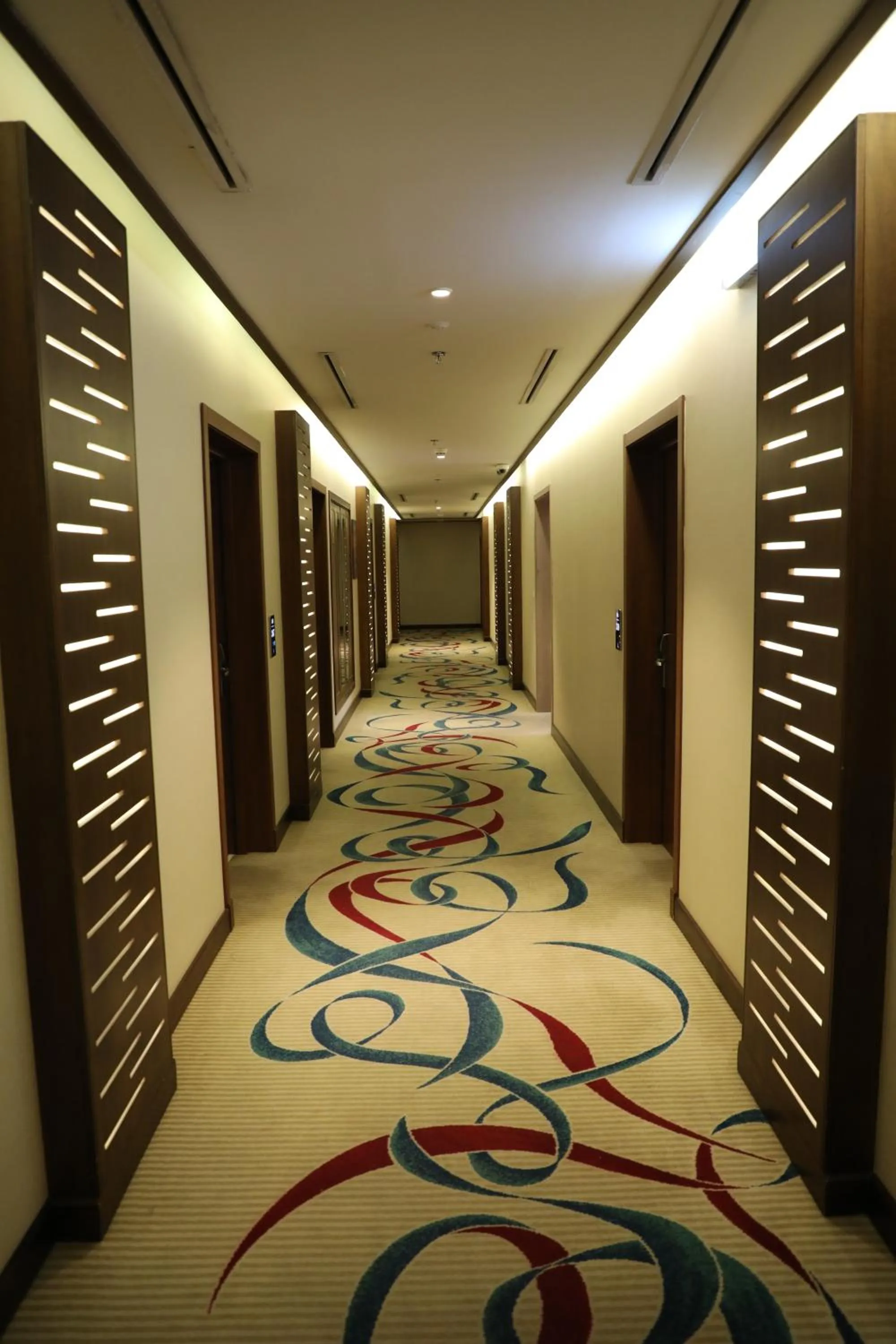 Property building, Bed in Diwan Residence Hotel- Alsalamah