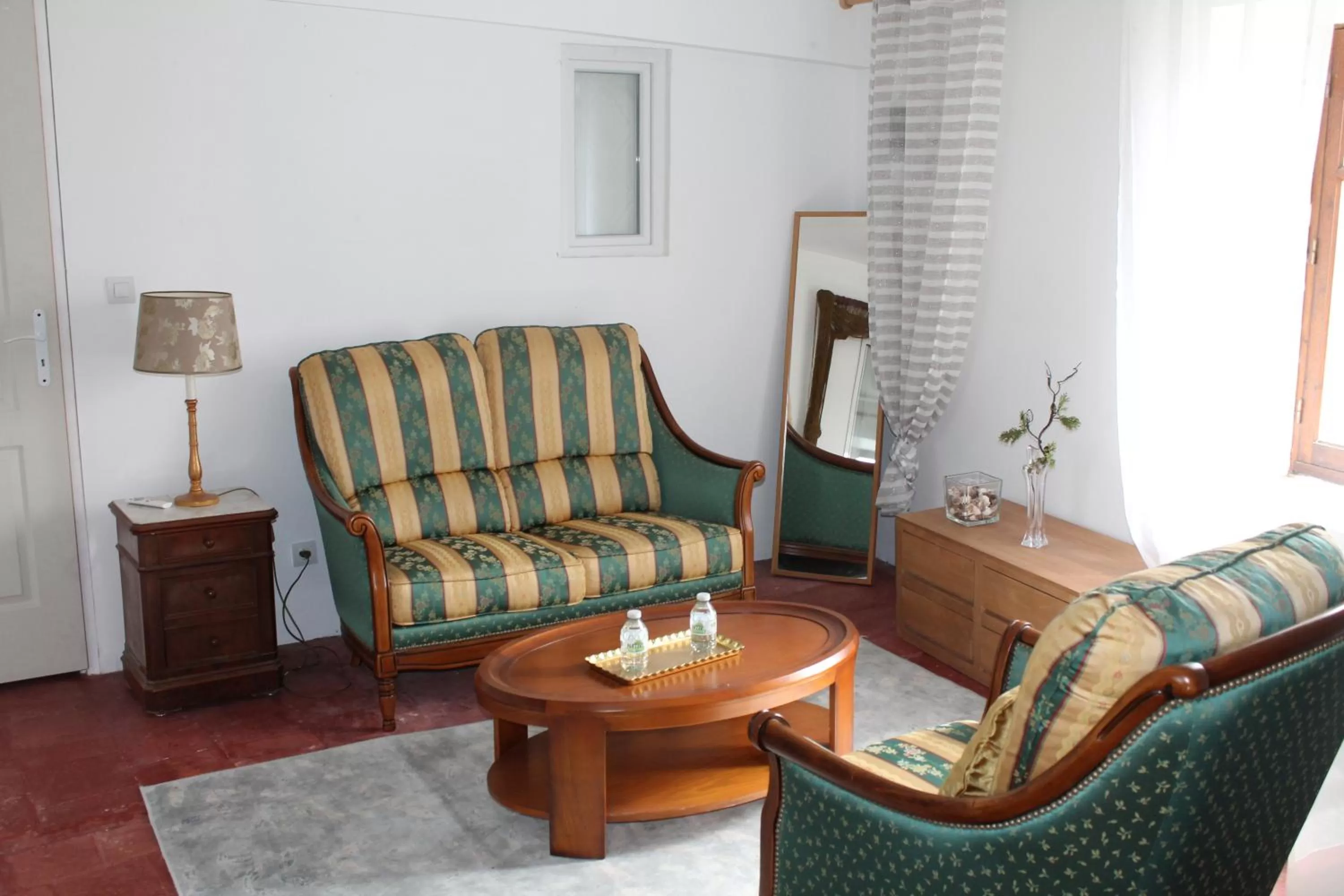 Seating Area in Les 2 Drôles d'Oiseaux